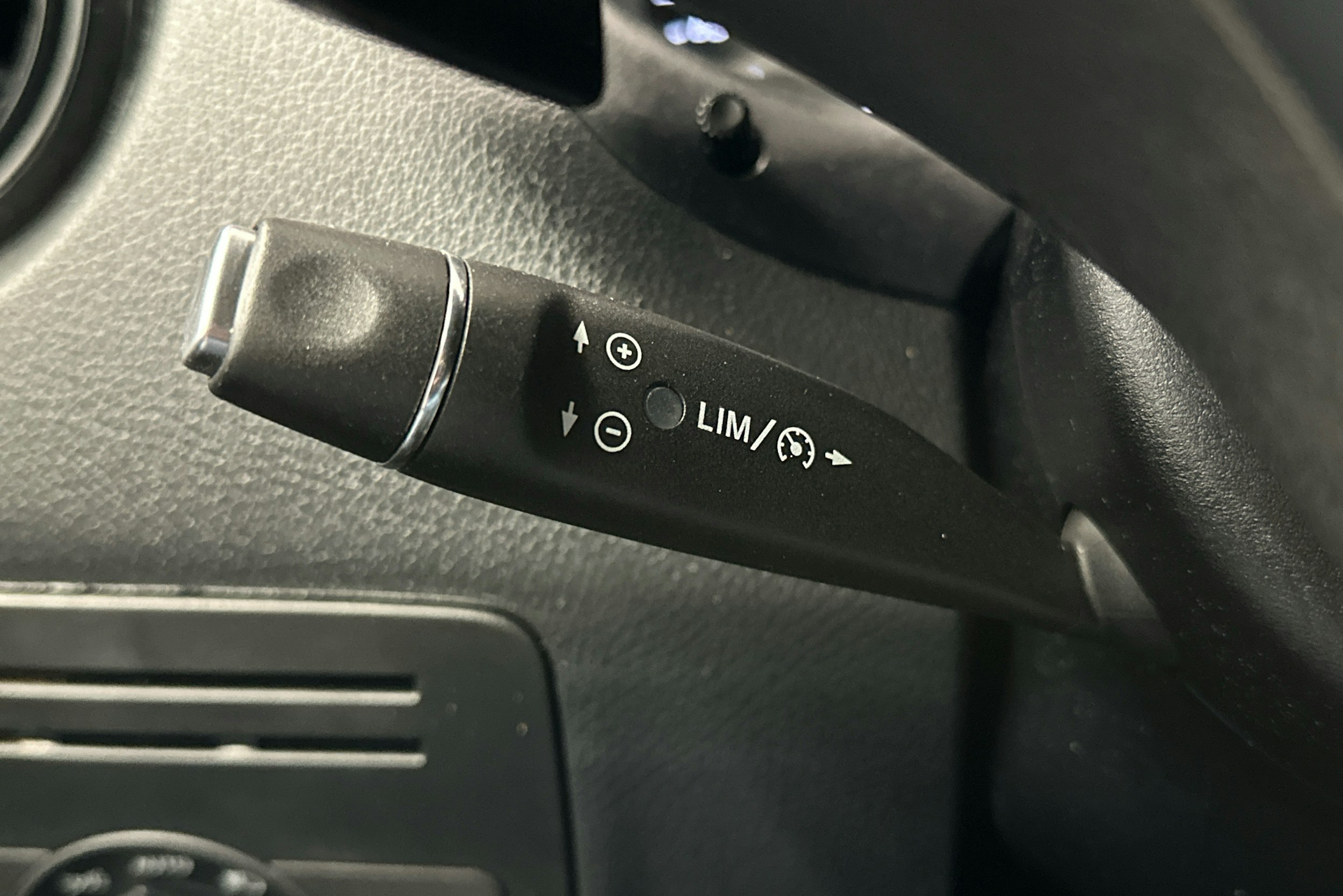 harmaa Mercedes-Benz Vito 2022 kuva 13.