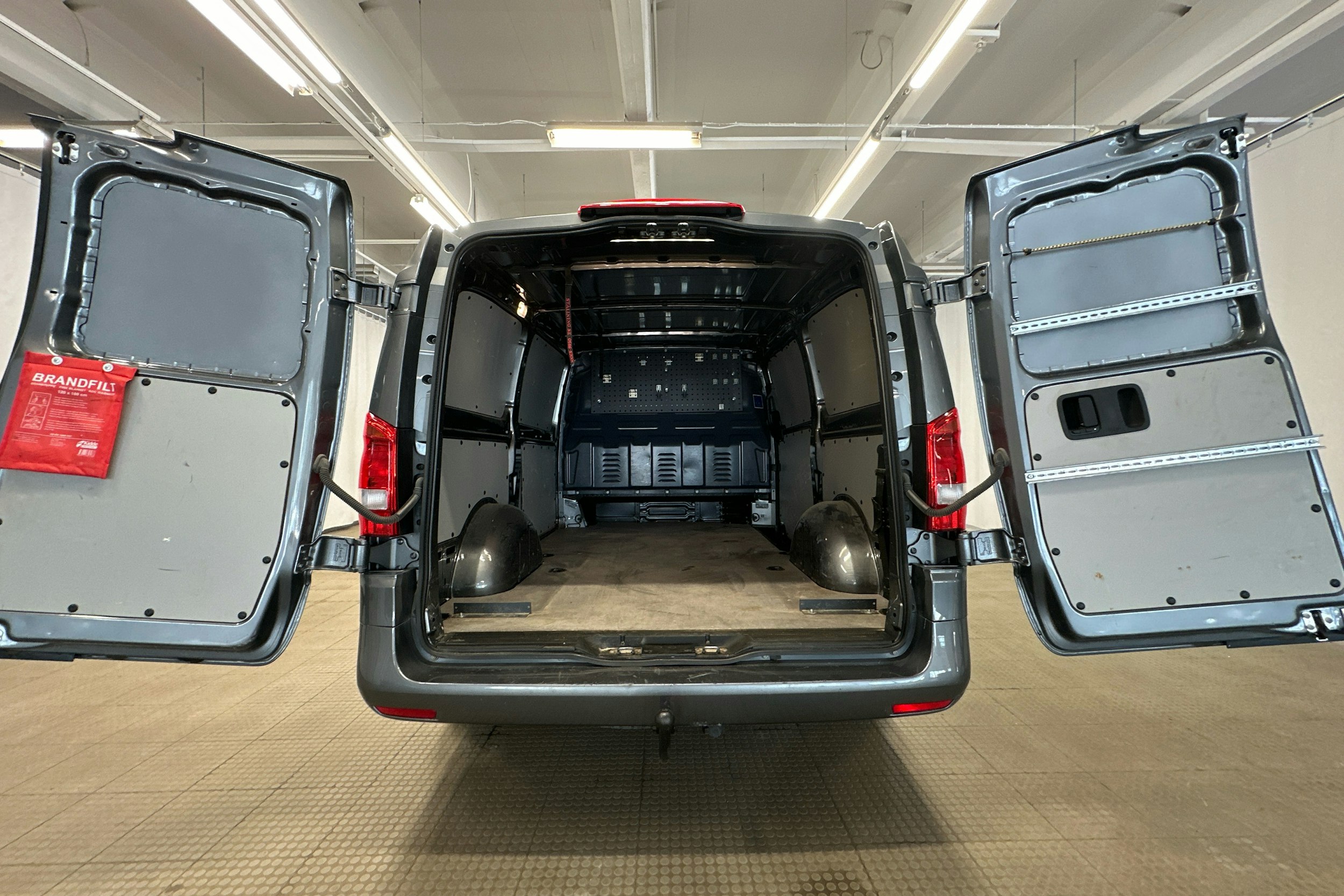 harmaa Mercedes-Benz Vito 2022 kuva 20.