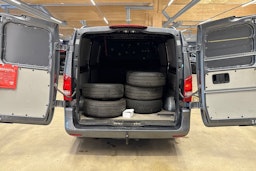 harmaa Mercedes-Benz Vito 2022 kuva 26.