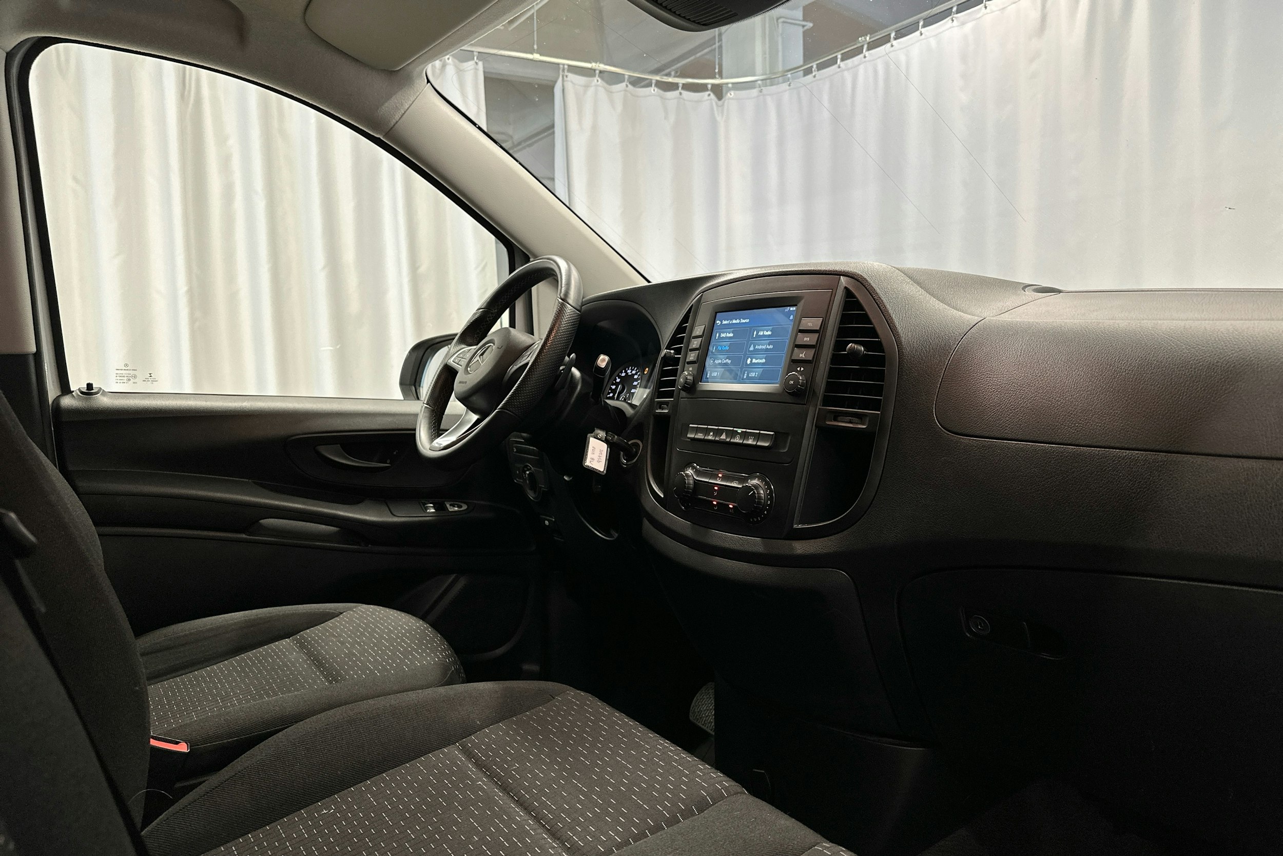 valkoinen Mercedes-Benz Vito 2022 kuva 6.