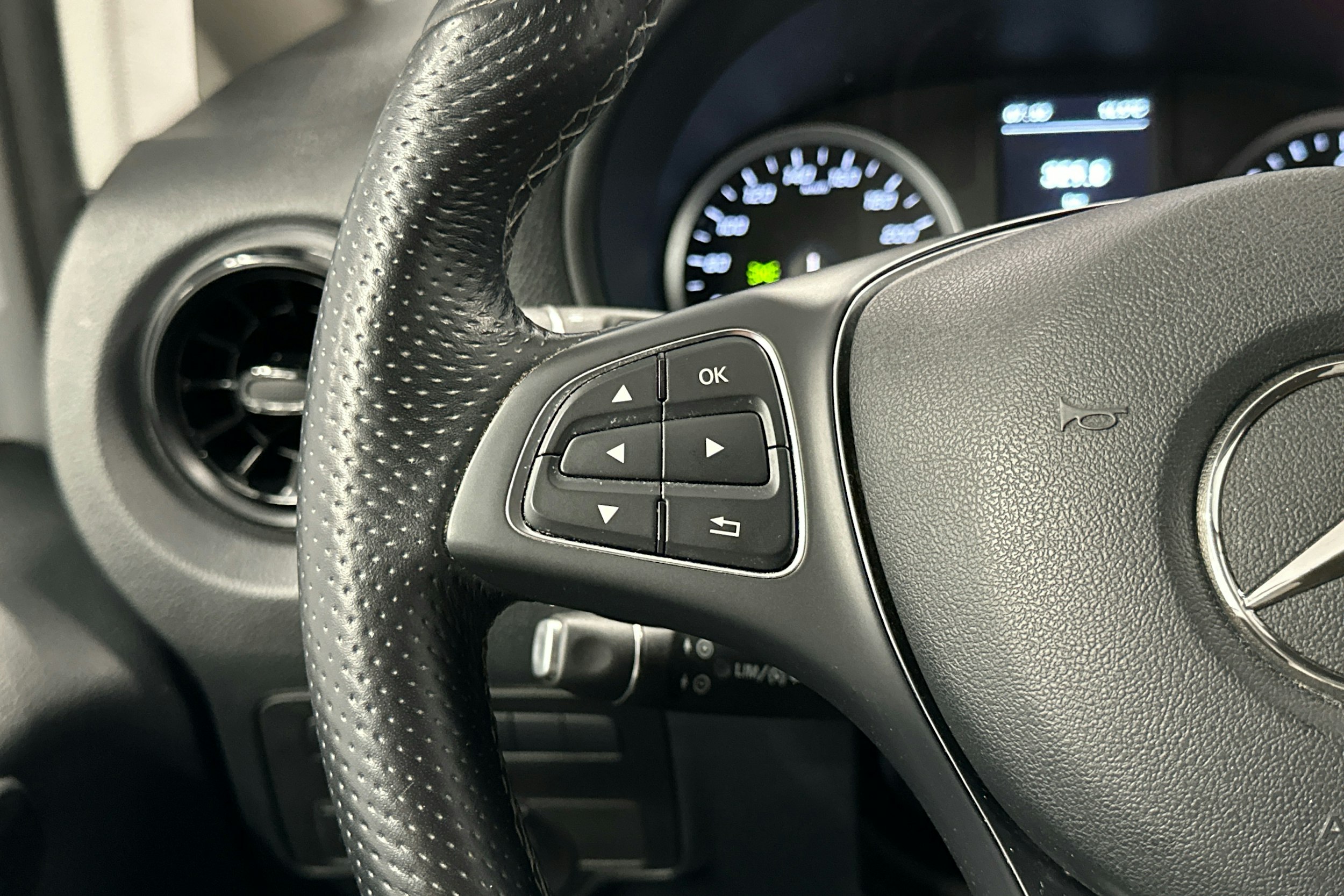valkoinen Mercedes-Benz Vito 2022 kuva 7.