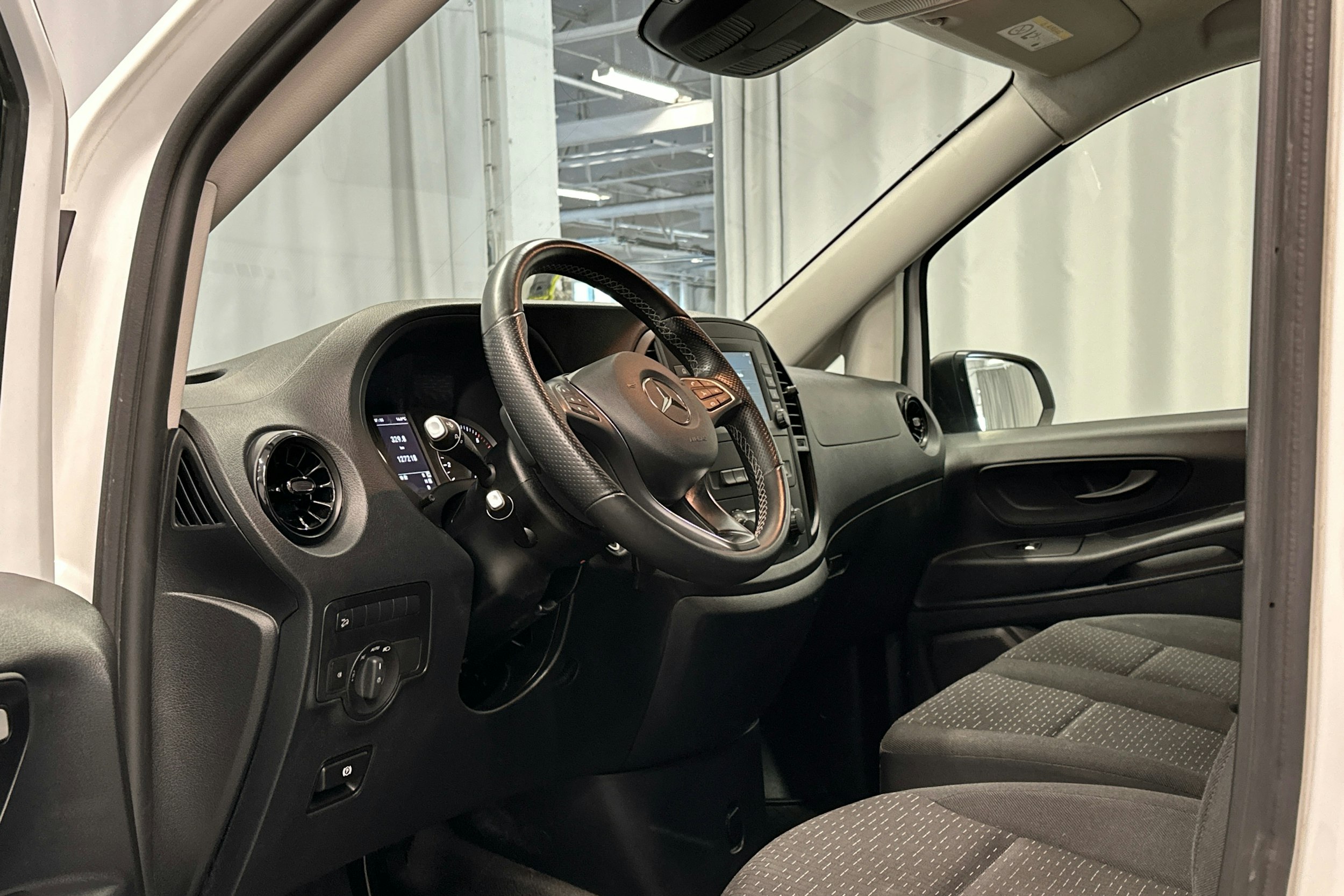valkoinen Mercedes-Benz Vito 2022 kuva 9.