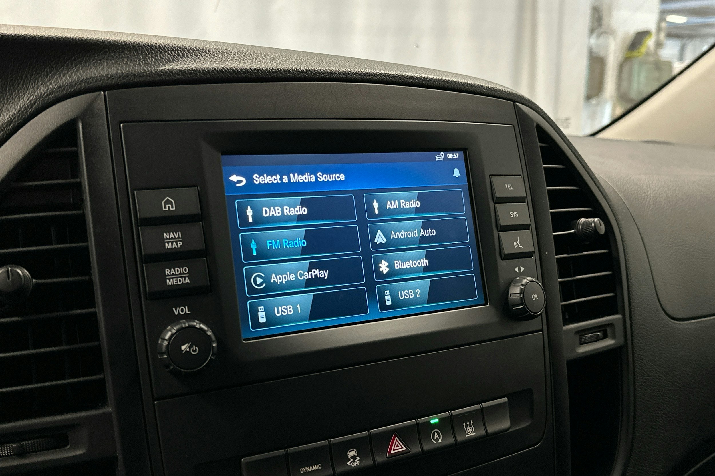 valkoinen Mercedes-Benz Vito 2022 kuva 12.
