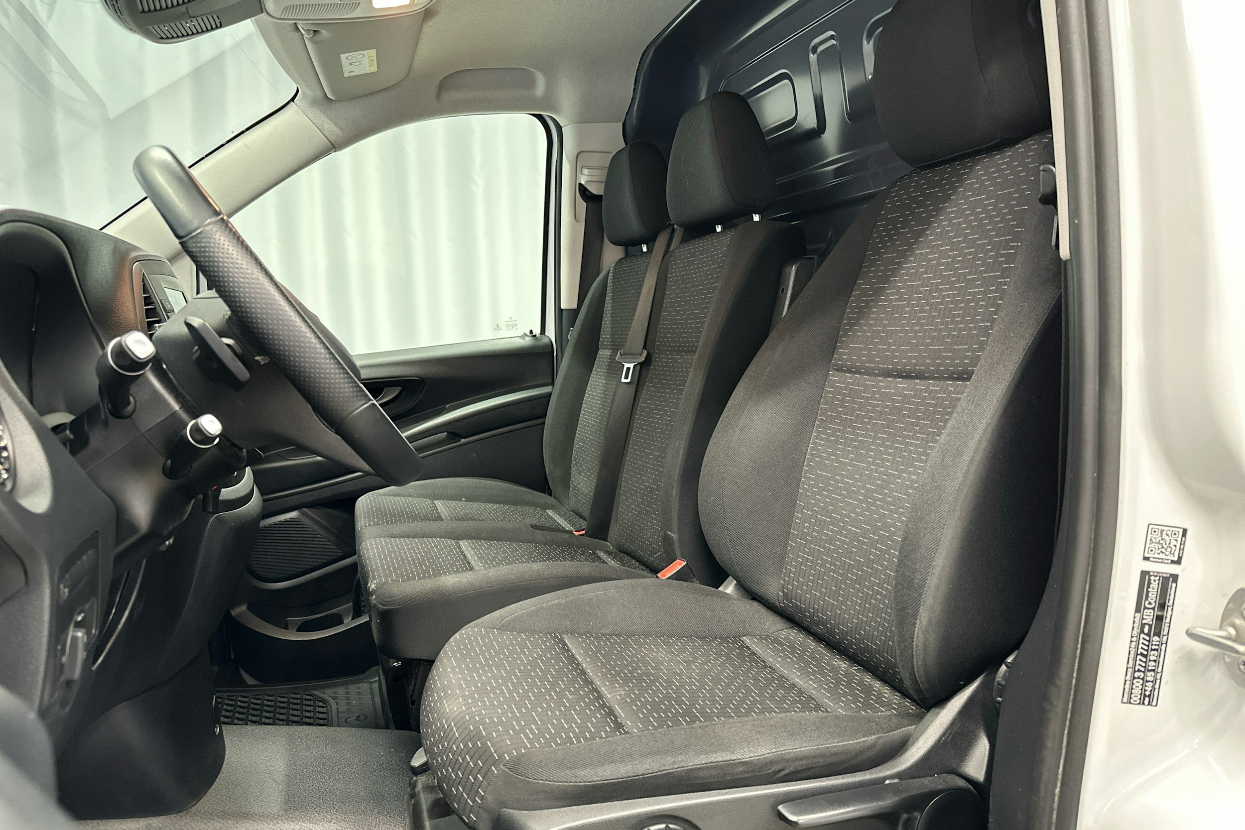 valkoinen Mercedes-Benz Vito 2022 kuva 16.