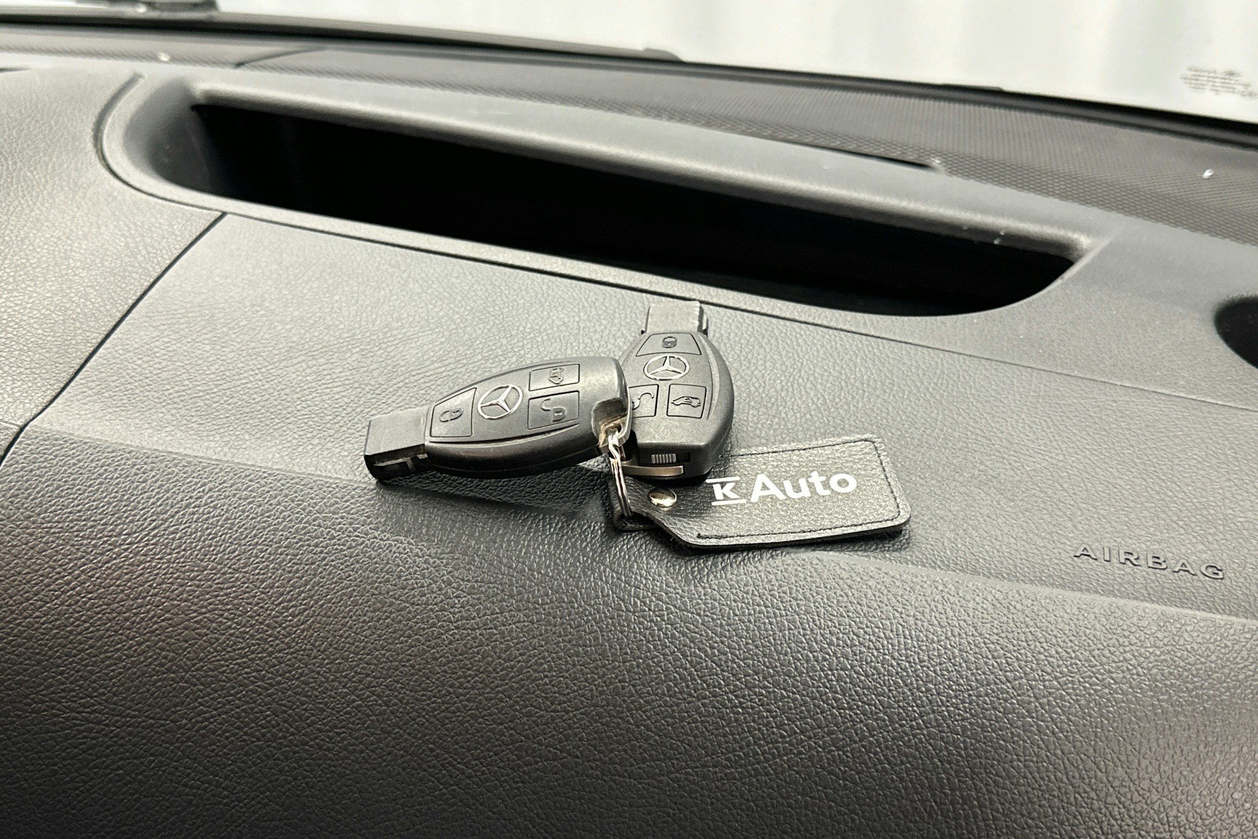 valkoinen Mercedes-Benz Vito 2022 kuva 21.