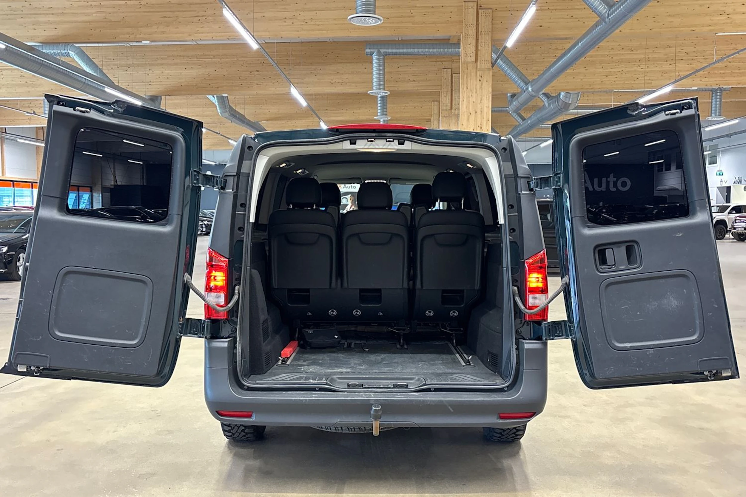 vihreä Mercedes-Benz Vito 2022 kuva 25.