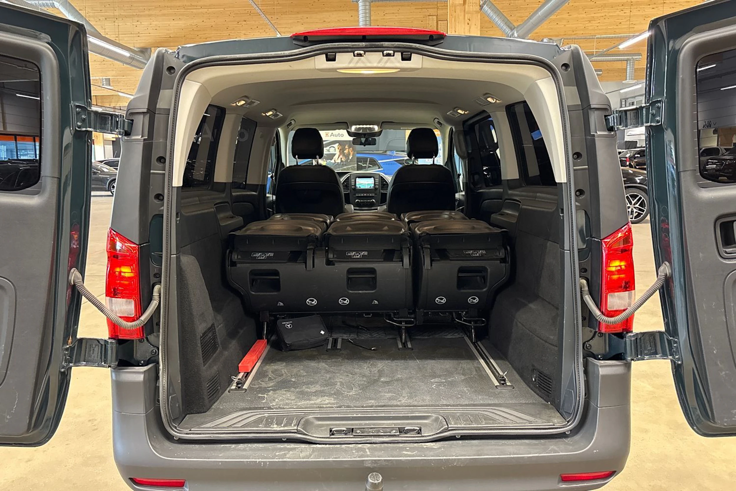 vihreä Mercedes-Benz Vito 2022 kuva 26.