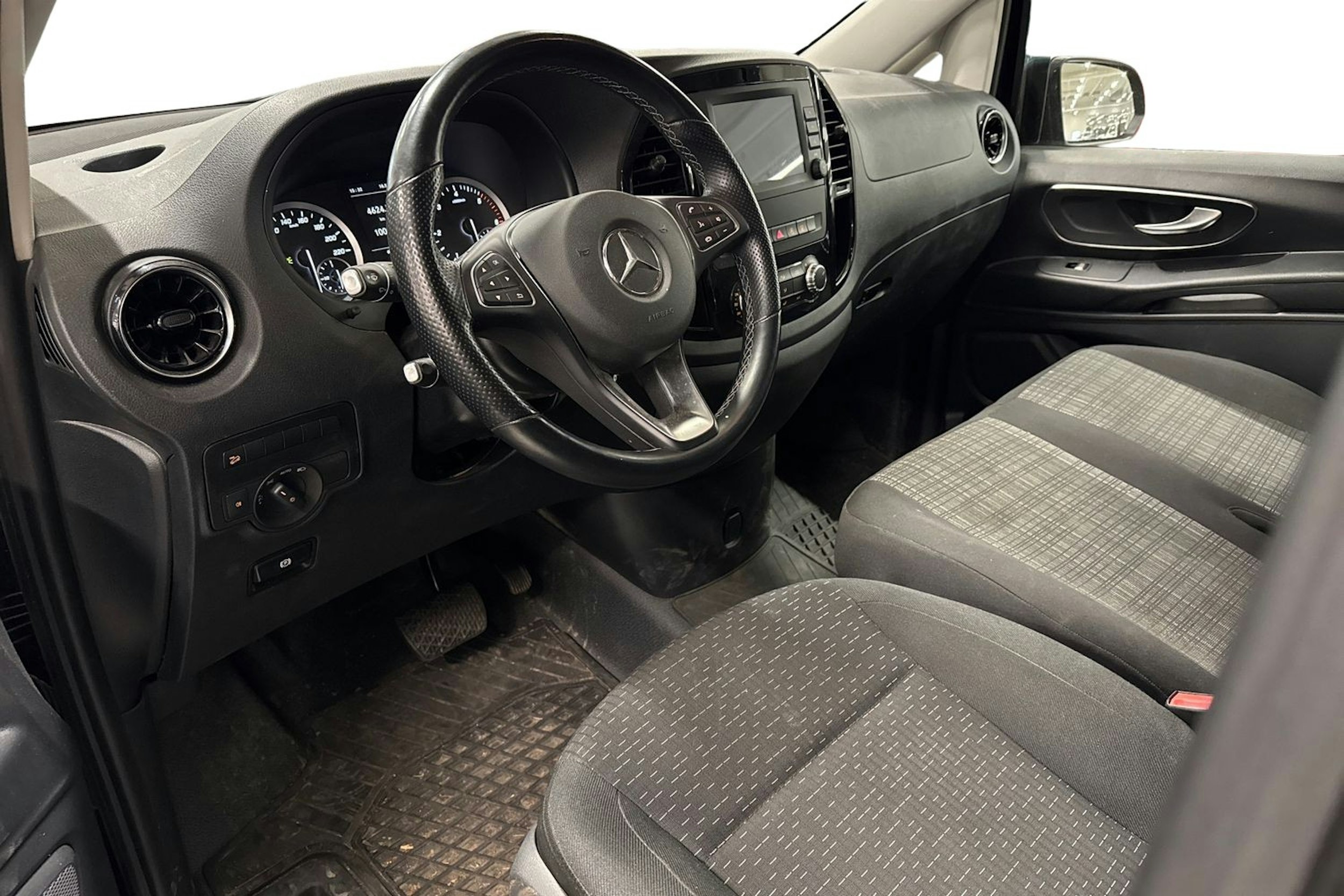 musta Mercedes-Benz Vito 2022 kuva 3.