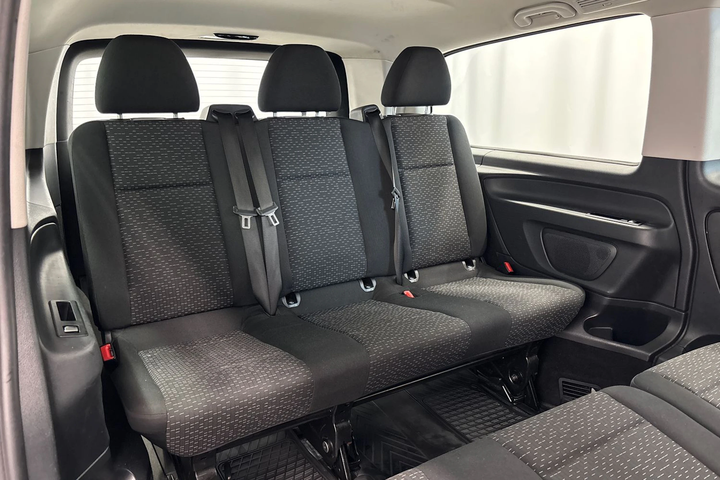 harmaa Mercedes-Benz Vito 2022 kuva 24.