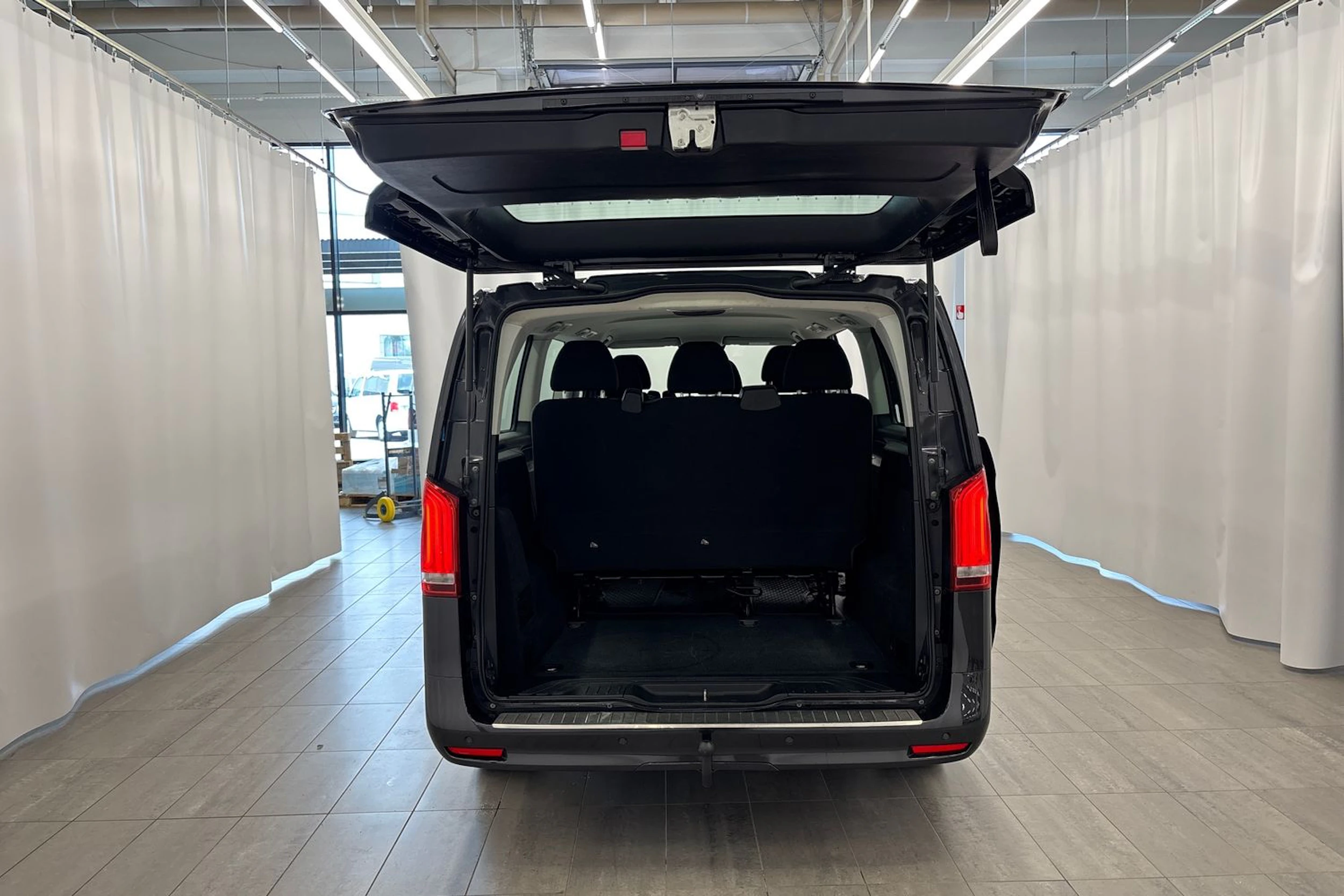 harmaa Mercedes-Benz Vito 2022 kuva 26.