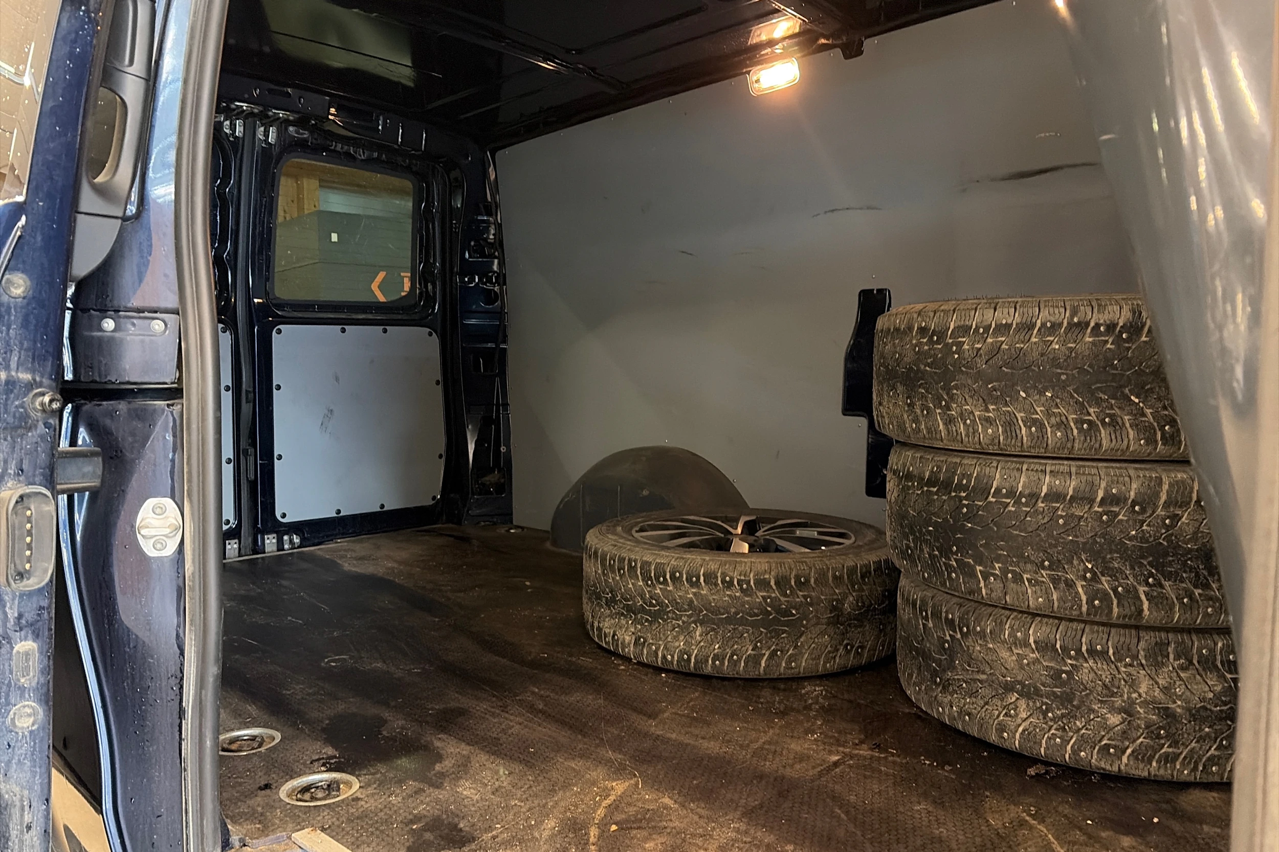 sininen Mercedes-Benz Vito 2022 kuva 10.