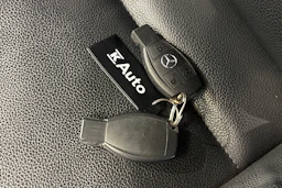 sininen Mercedes-Benz Vito 2022 kuva 27.