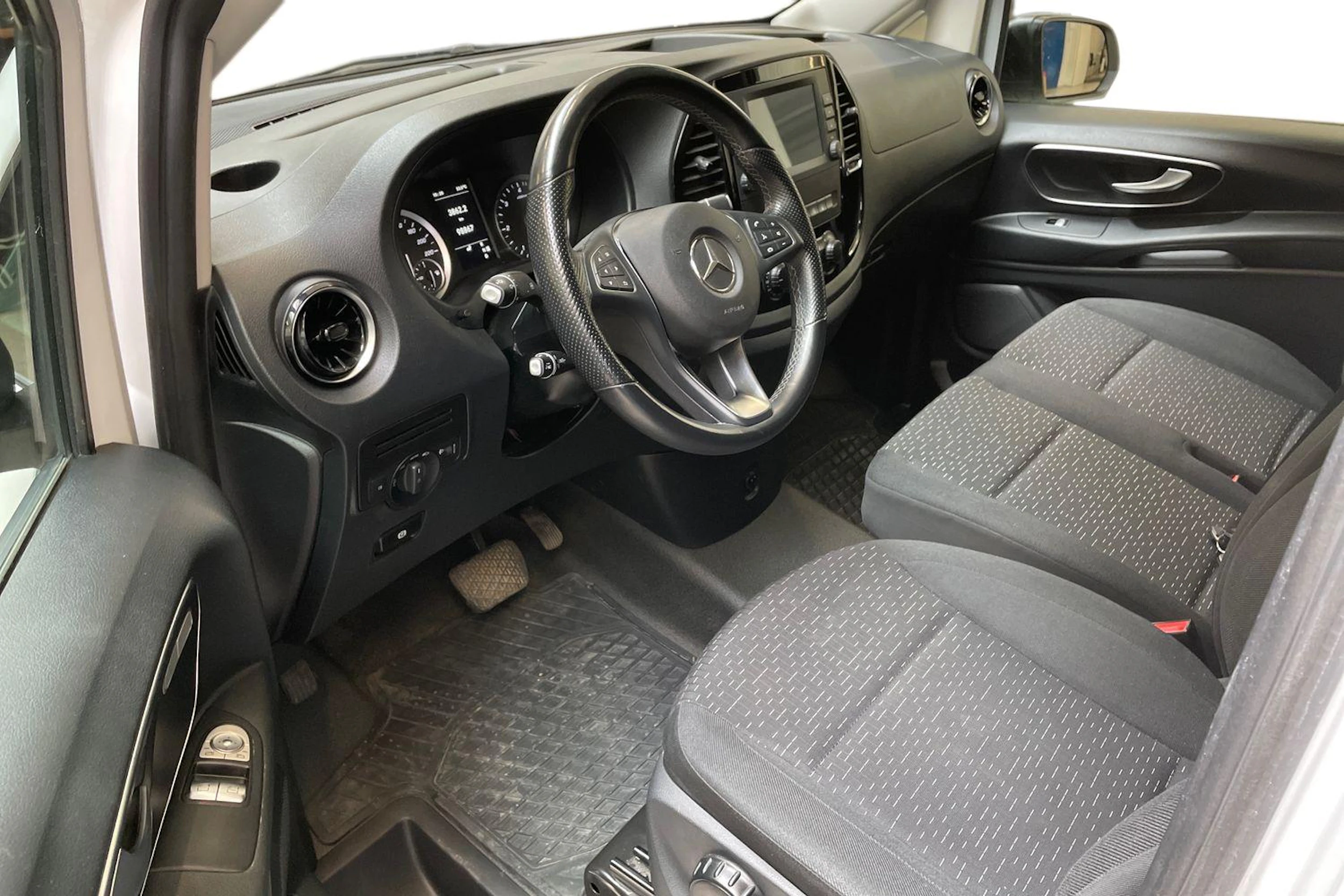 valkoinen Mercedes-Benz Vito 2022 kuva 8.