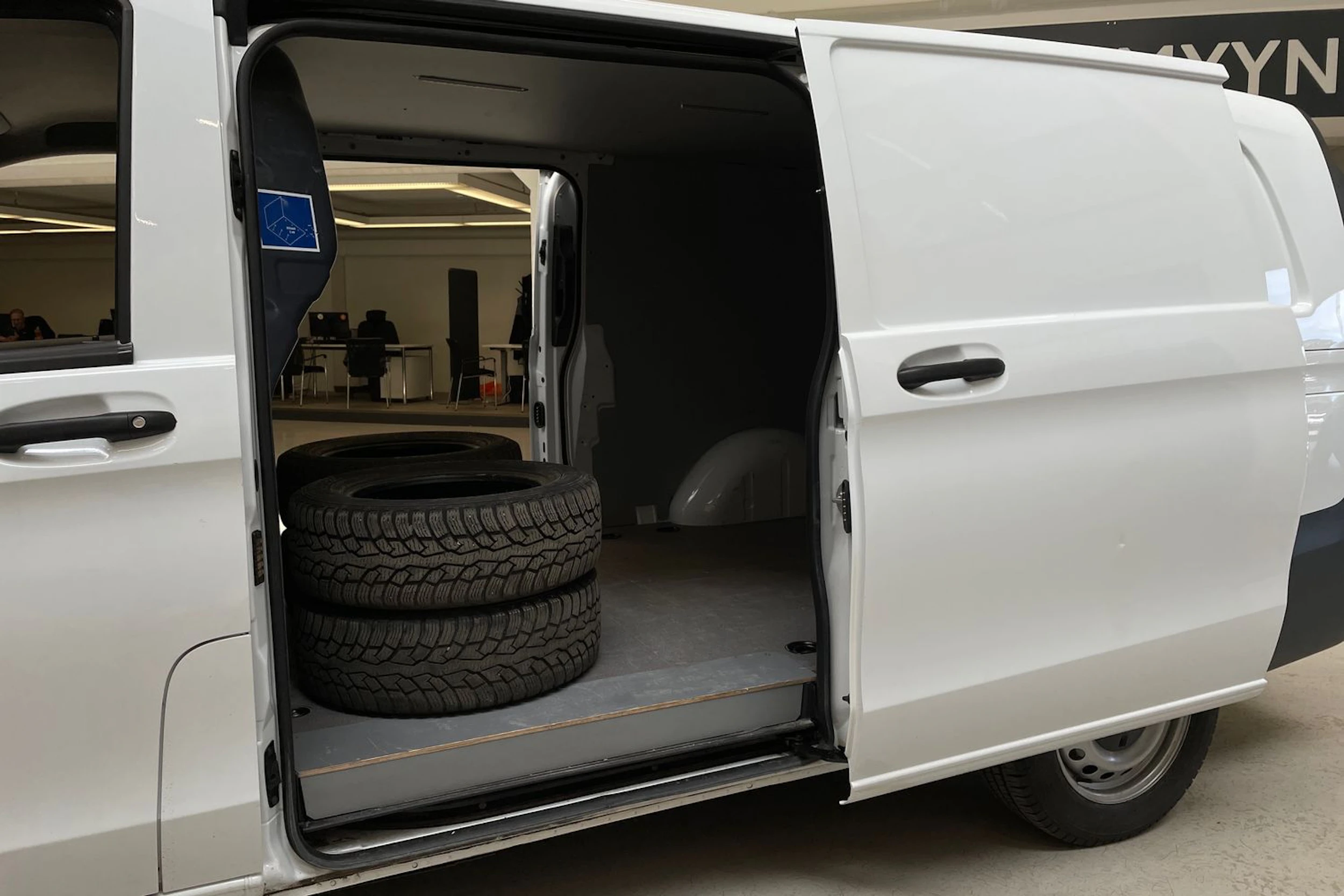 valkoinen Mercedes-Benz Vito 2022 kuva 16.
