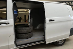 valkoinen Mercedes-Benz Vito 2022 kuva 16.