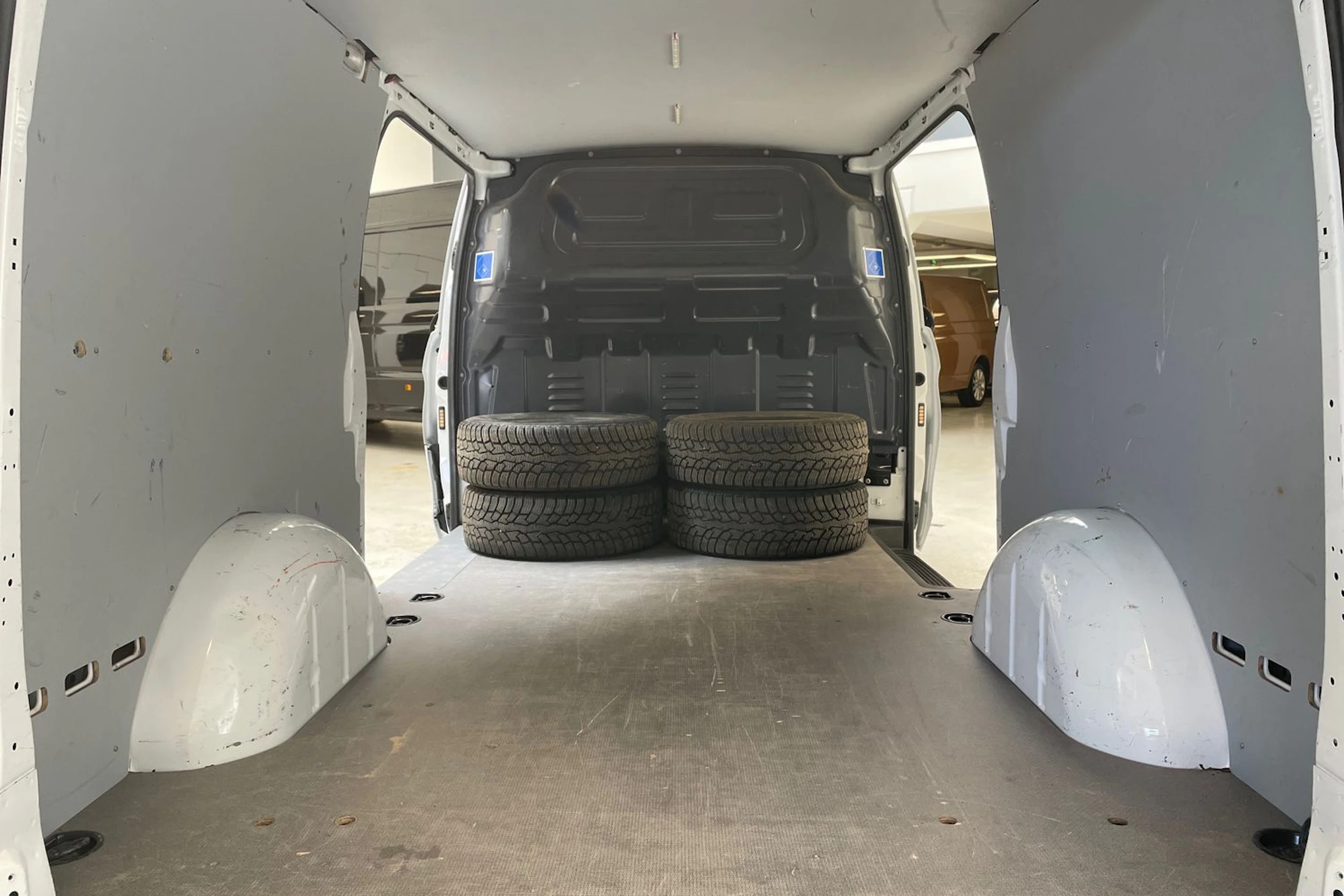 valkoinen Mercedes-Benz Vito 2022 kuva 19.