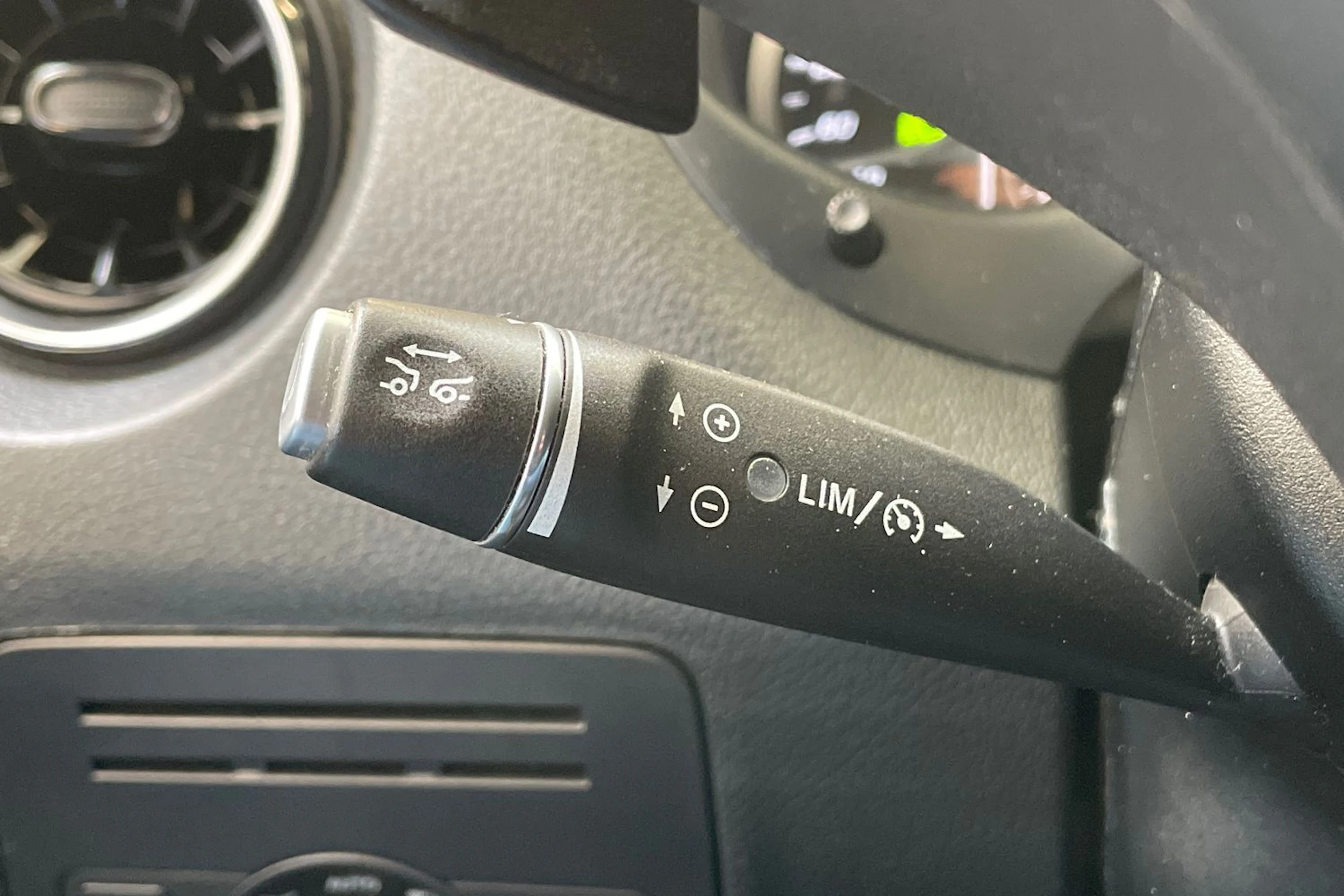 valkoinen Mercedes-Benz Vito 2022 kuva 23.