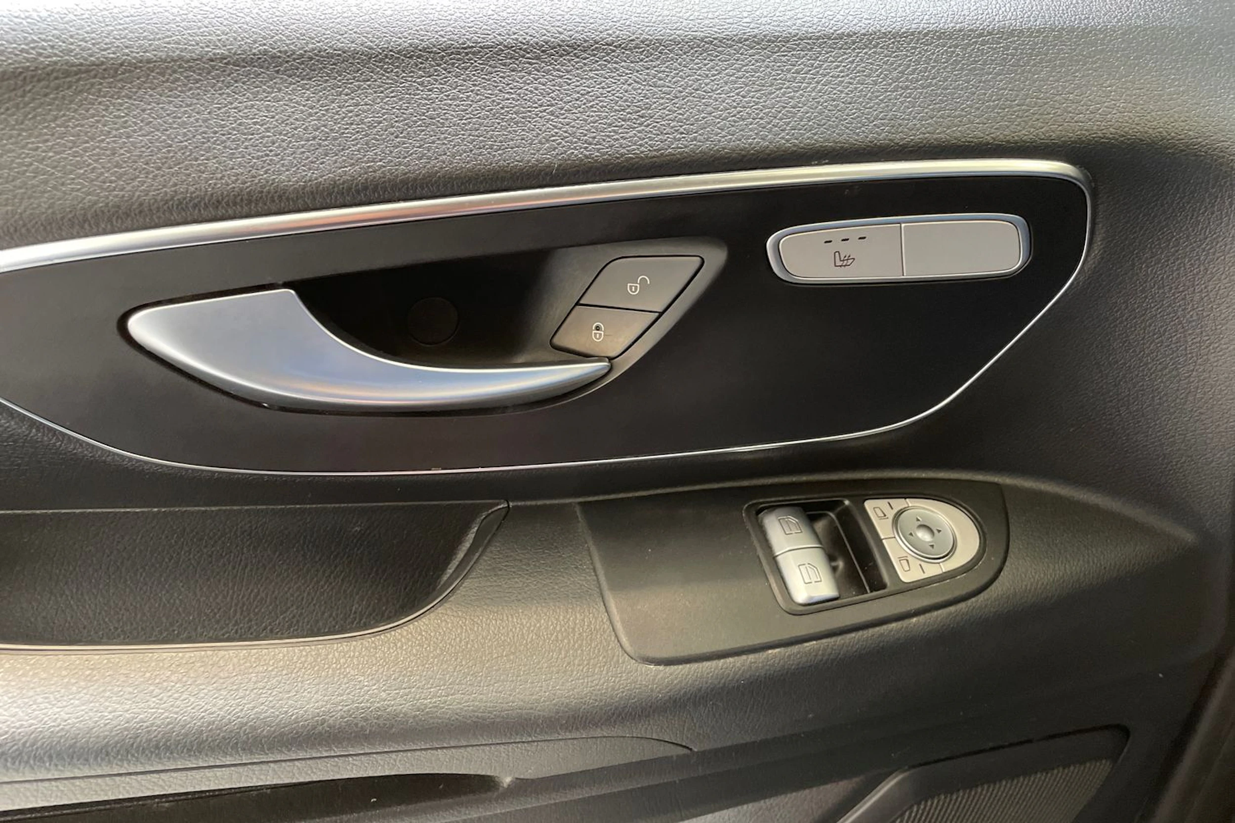 valkoinen Mercedes-Benz Vito 2022 kuva 24.