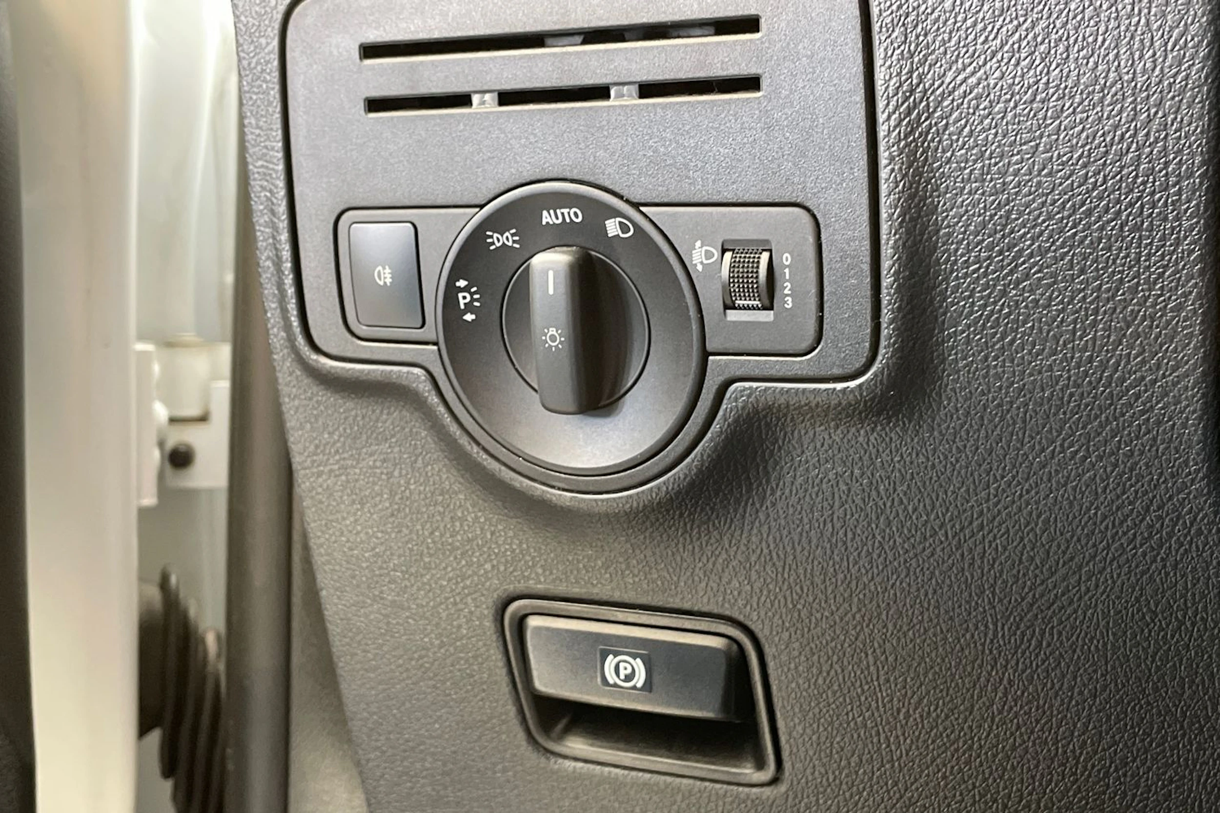 valkoinen Mercedes-Benz Vito 2022 kuva 25.
