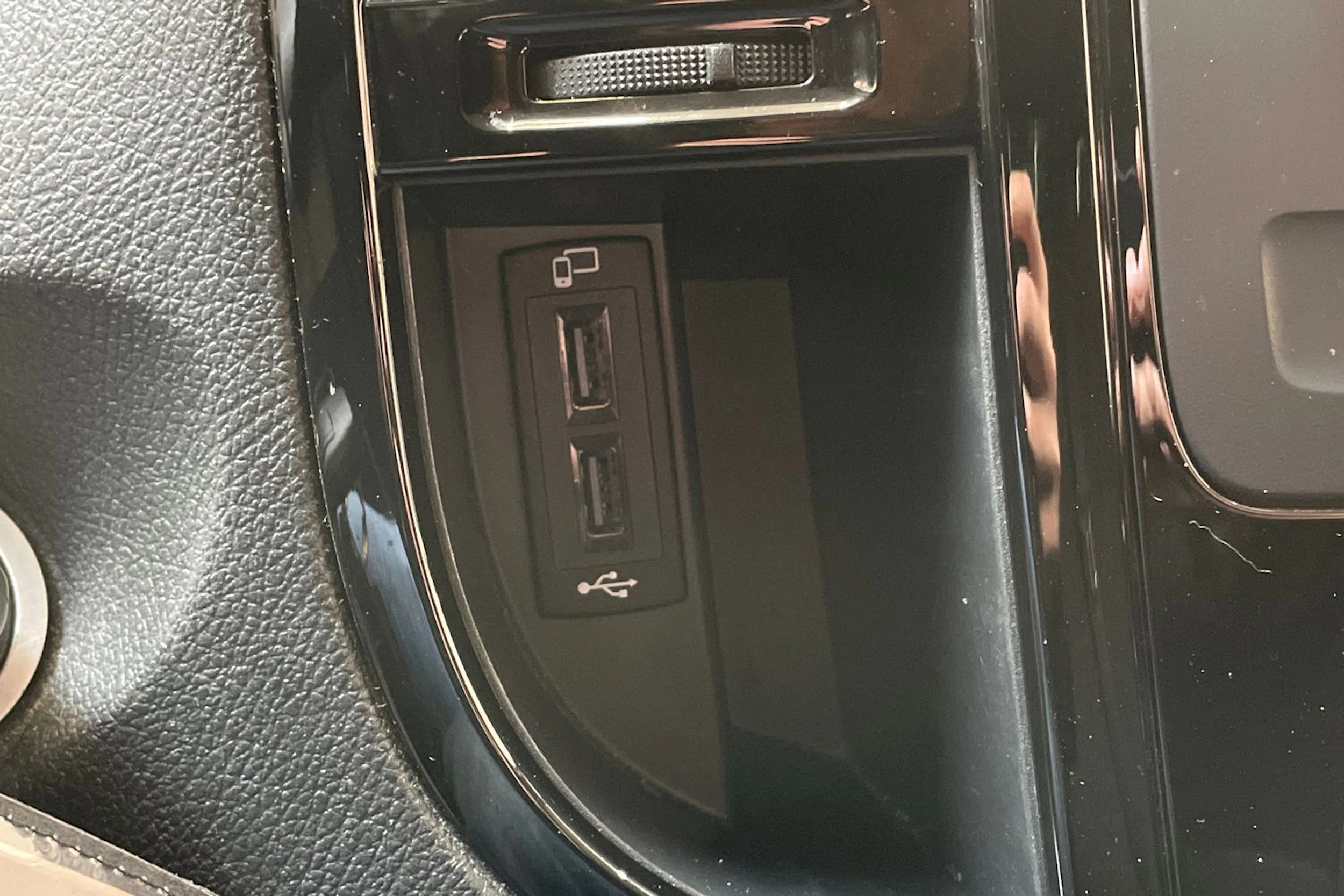 valkoinen Mercedes-Benz Vito 2022 kuva 26.