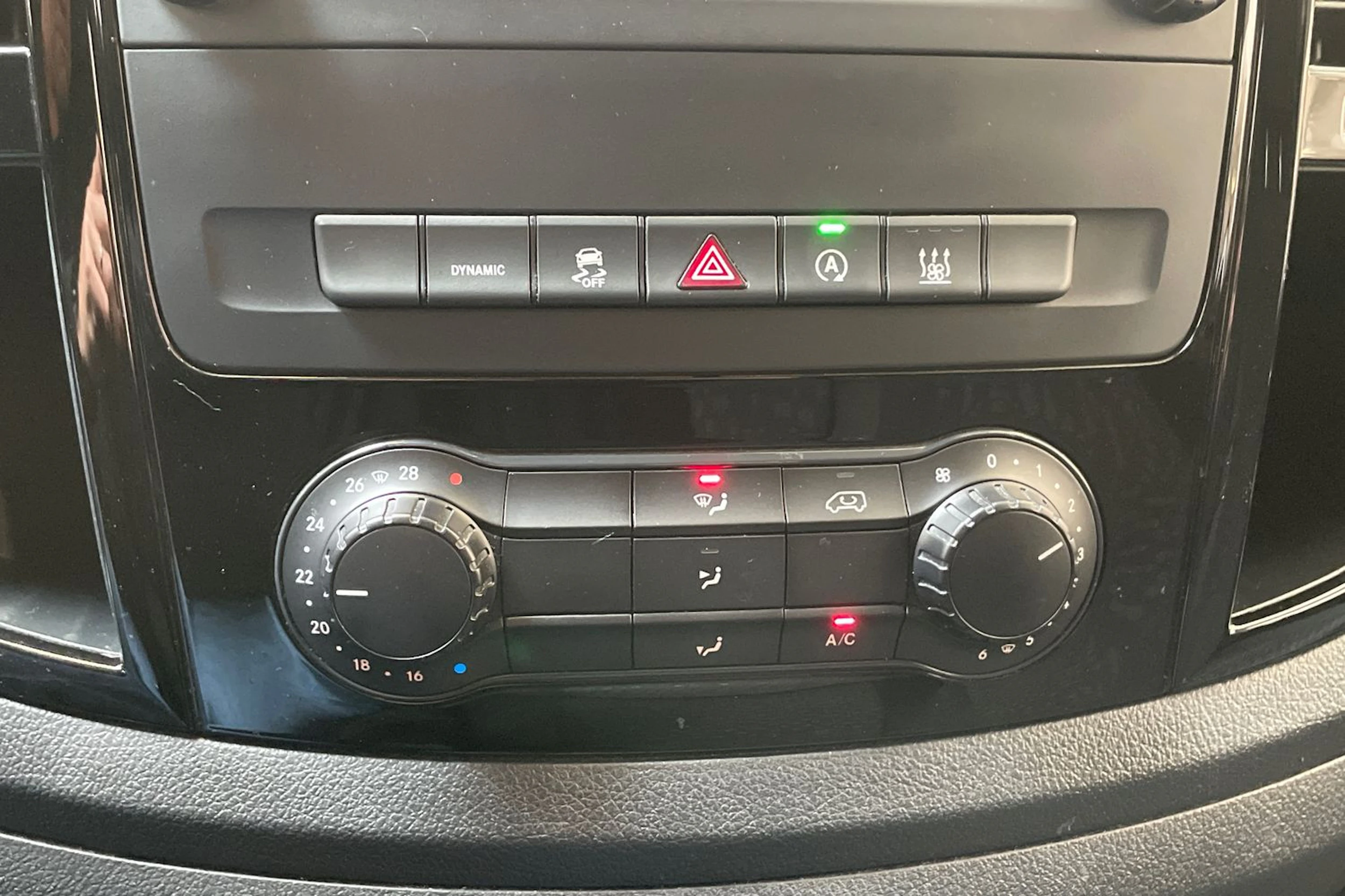 valkoinen Mercedes-Benz Vito 2022 kuva 27.