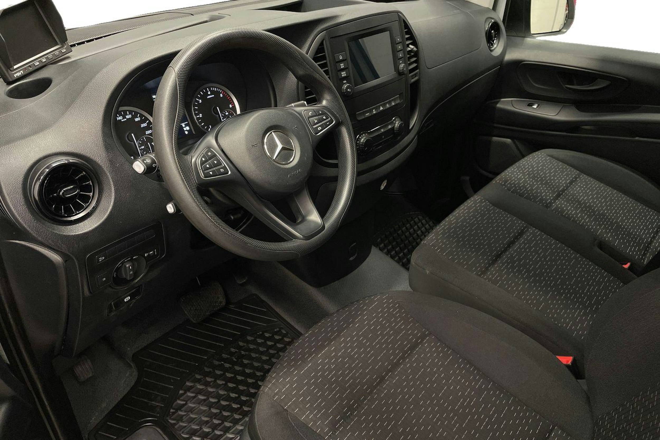 valkoinen Mercedes-Benz Vito 2022 kuva 6.