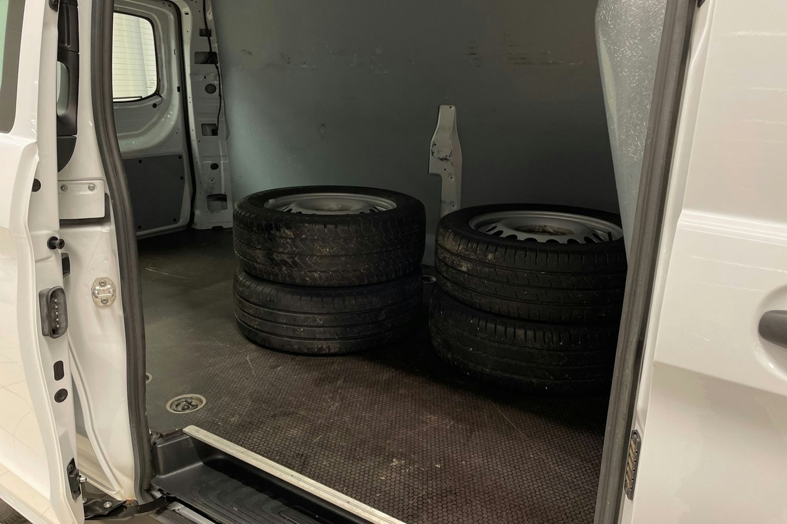 valkoinen Mercedes-Benz Vito 2022 kuva 8.