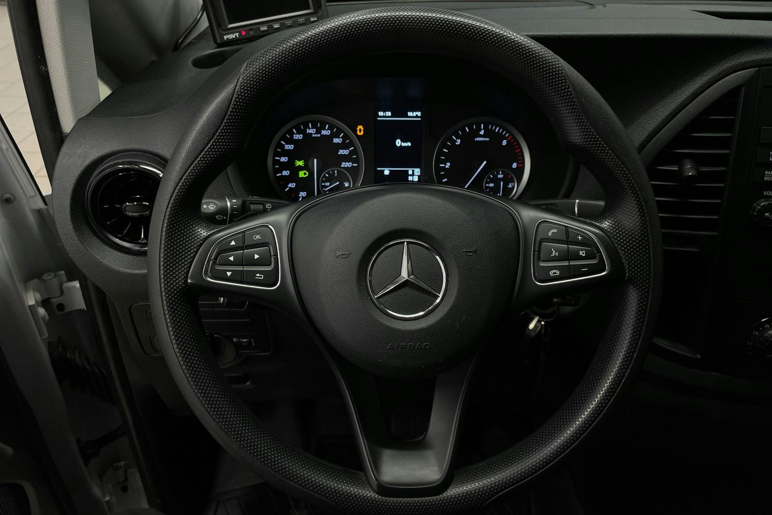 valkoinen Mercedes-Benz Vito 2022 kuva 12.