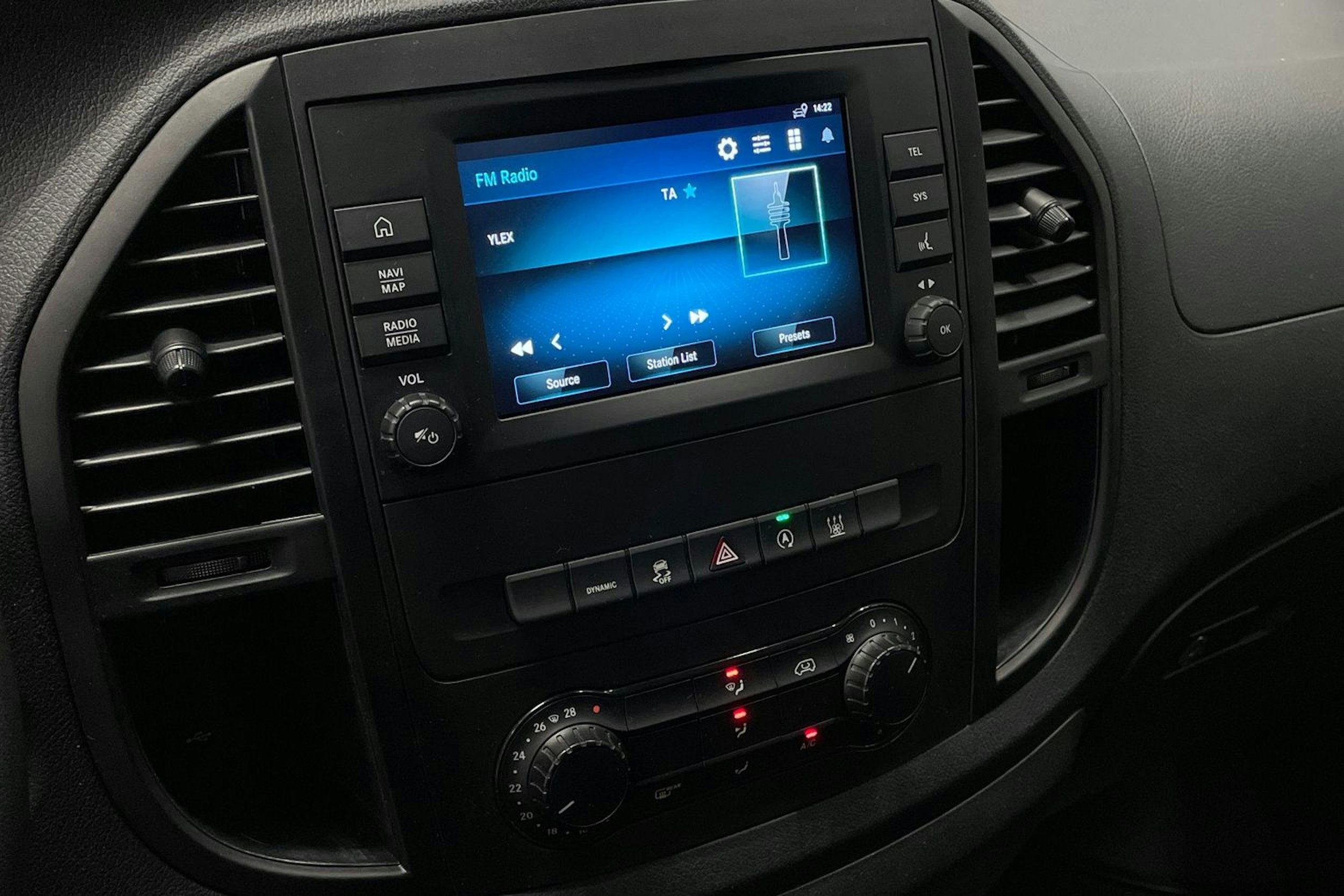 valkoinen Mercedes-Benz Vito 2022 kuva 16.