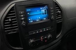 valkoinen Mercedes-Benz Vito 2022 kuva 16.