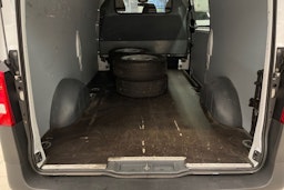 valkoinen Mercedes-Benz Vito 2022 kuva 17.