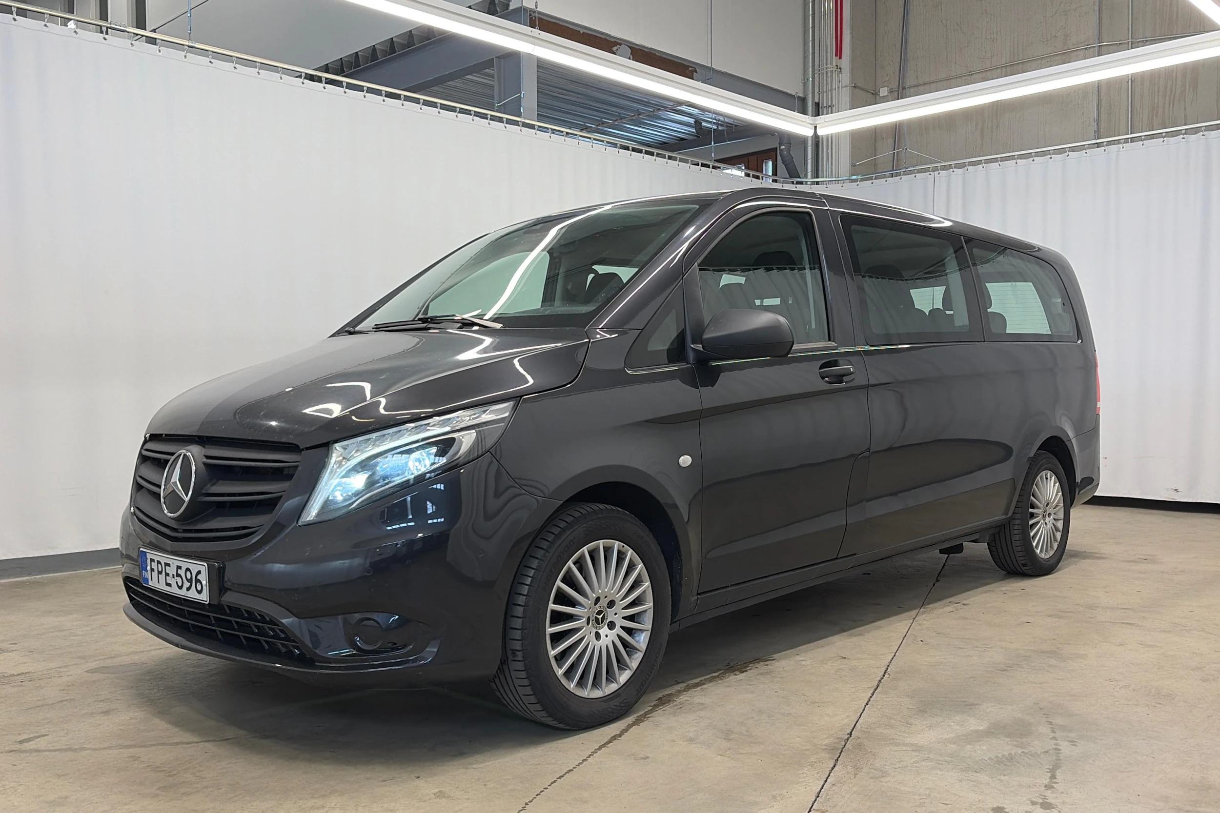 harmaa Mercedes-Benz Vito 2022 kuva 3.