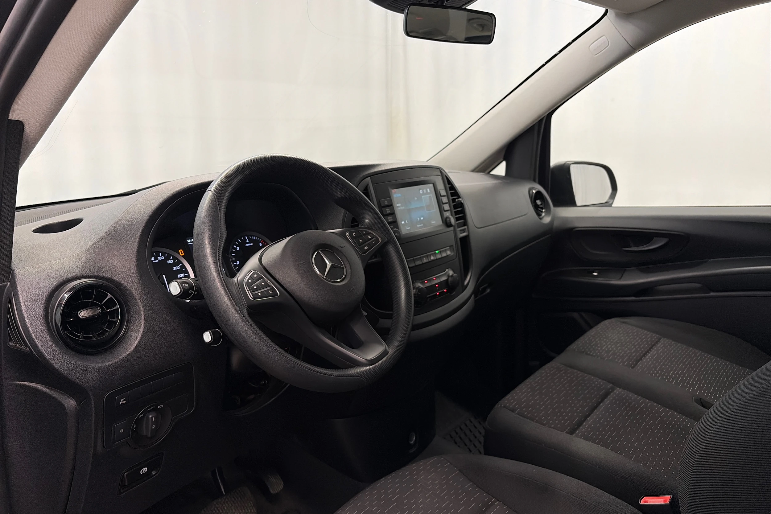 harmaa Mercedes-Benz Vito 2022 kuva 5.