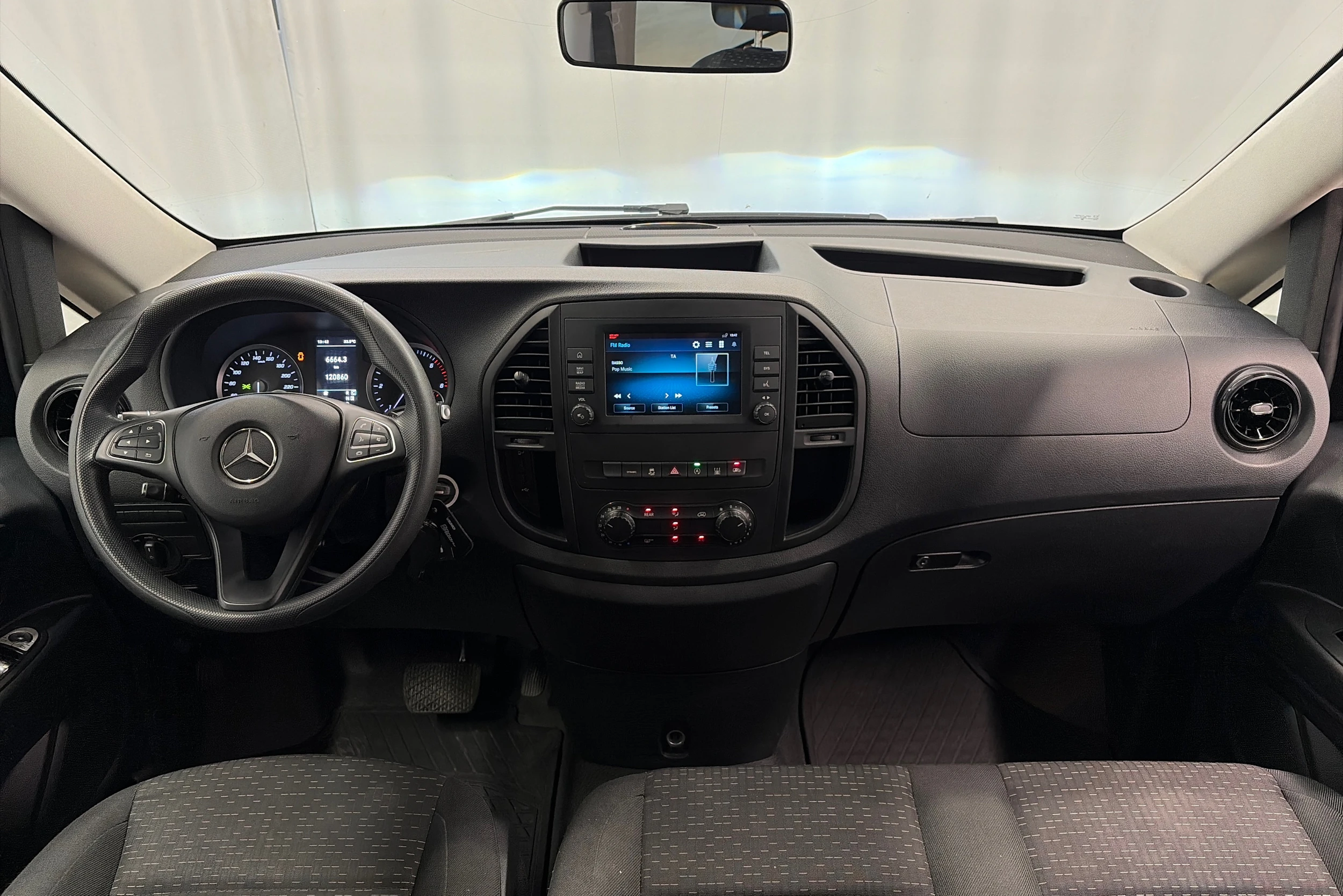 harmaa Mercedes-Benz Vito 2022 kuva 8.