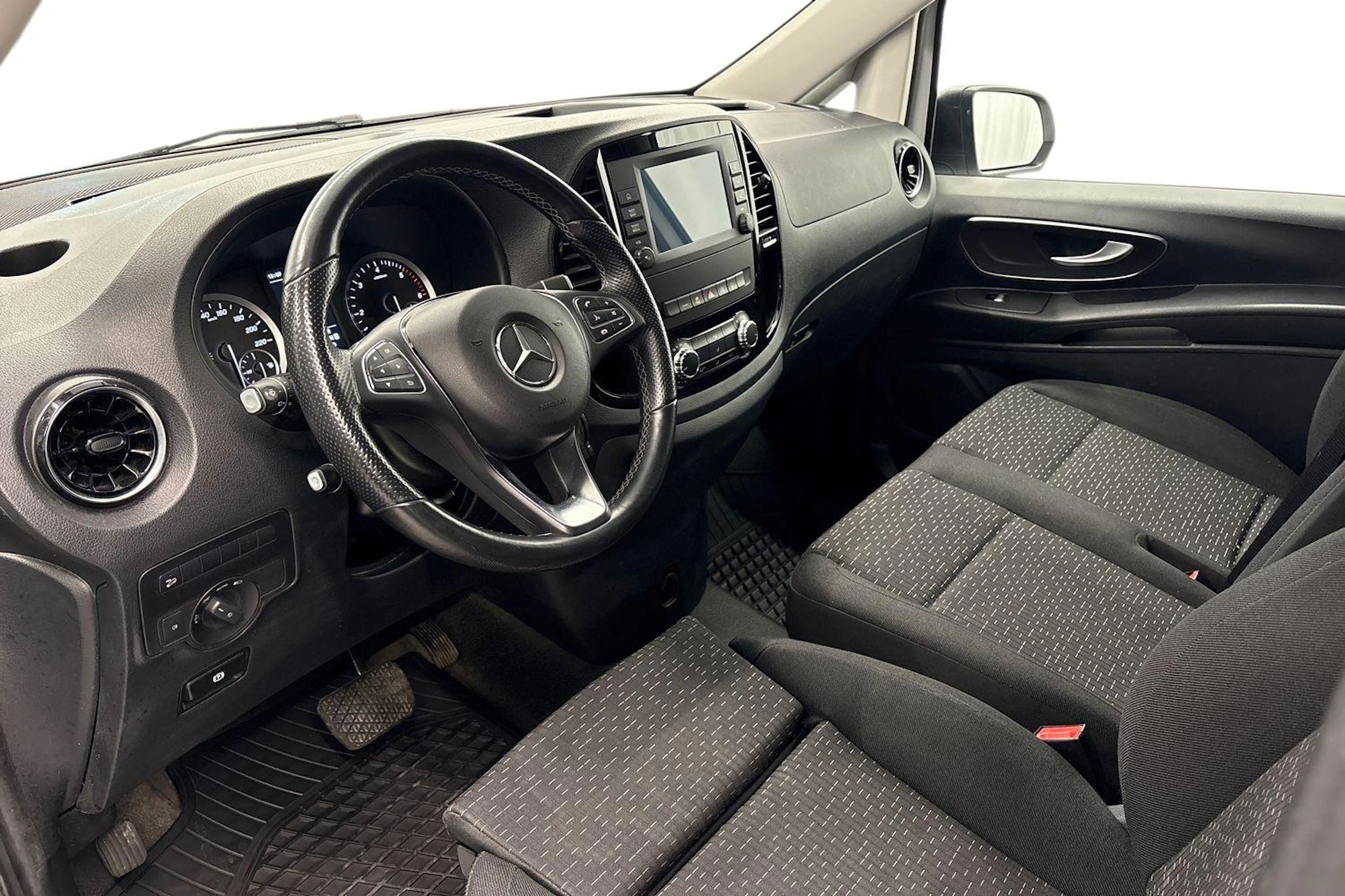 valkoinen Mercedes-Benz Vito 2022 kuva 6.