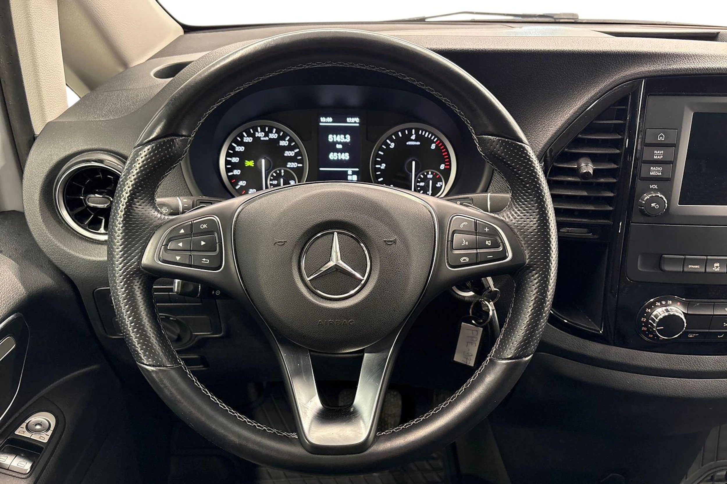 valkoinen Mercedes-Benz Vito 2022 kuva 7.