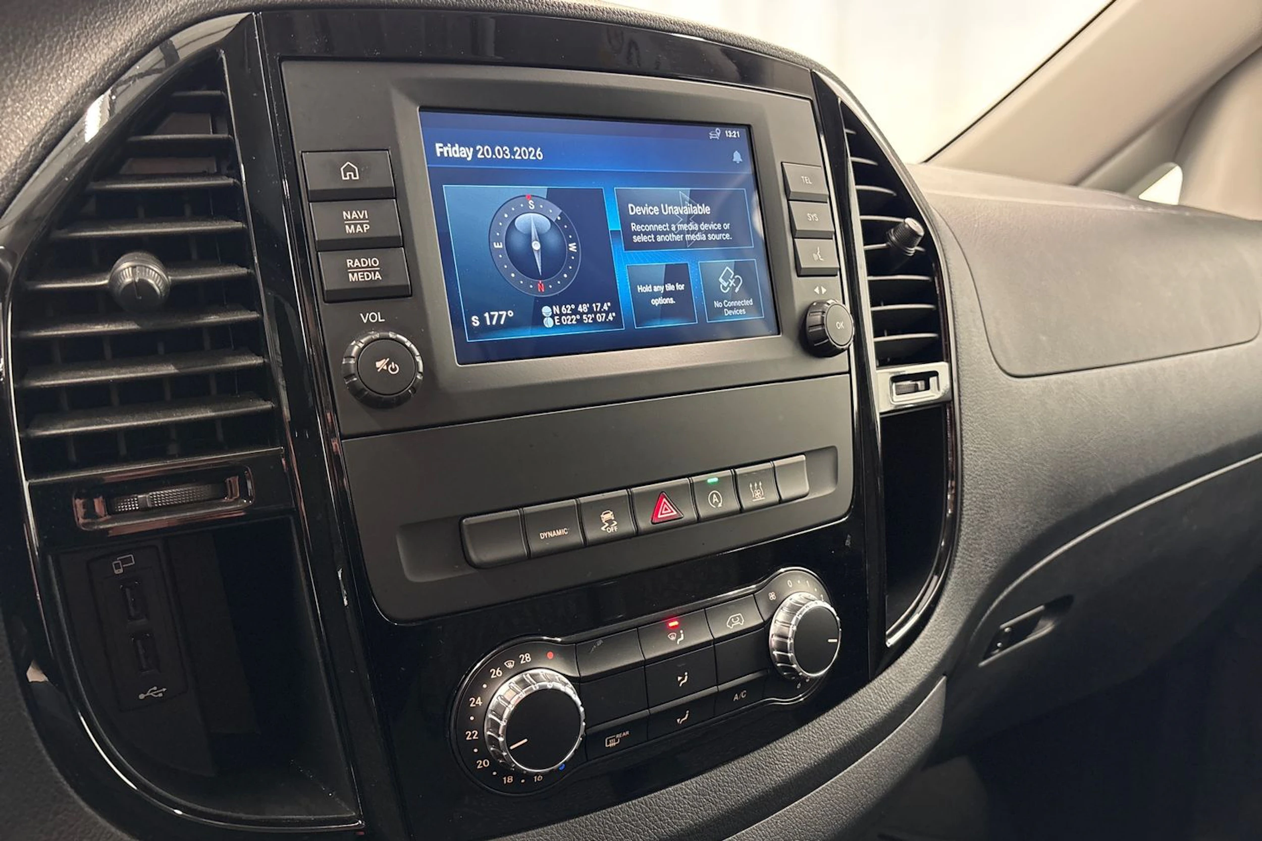 valkoinen Mercedes-Benz Vito 2022 kuva 10.