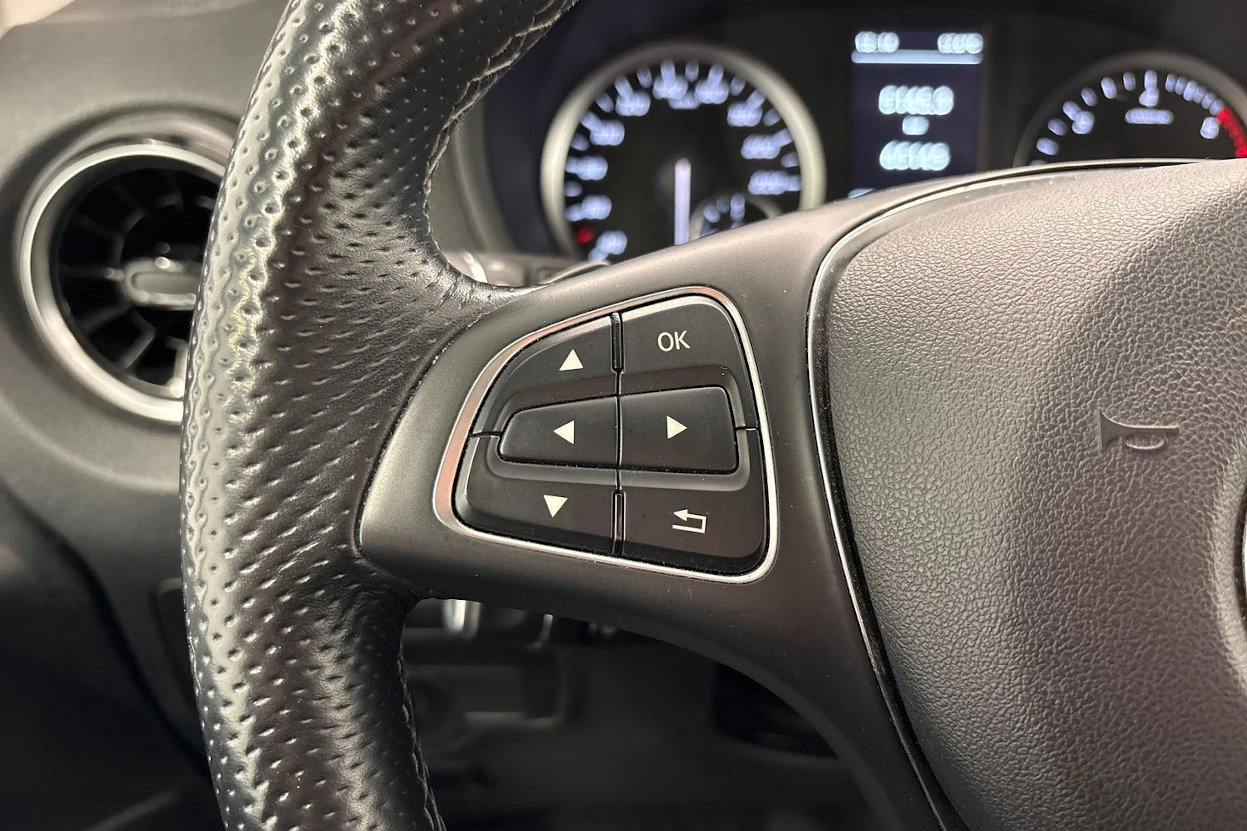 valkoinen Mercedes-Benz Vito 2022 kuva 13.