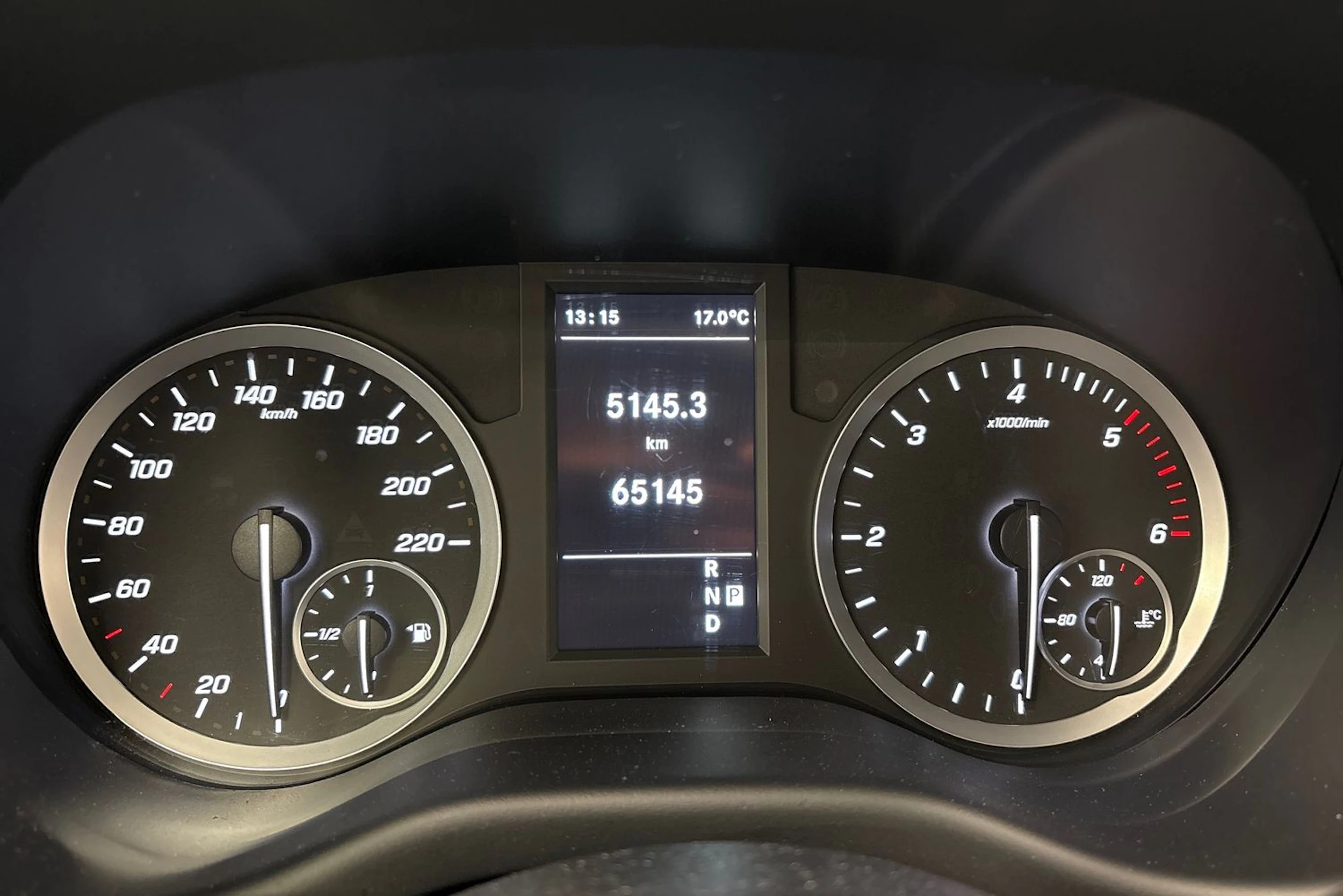 valkoinen Mercedes-Benz Vito 2022 kuva 15.