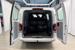 valkoinen Mercedes-Benz Vito 2022 kuva 17.