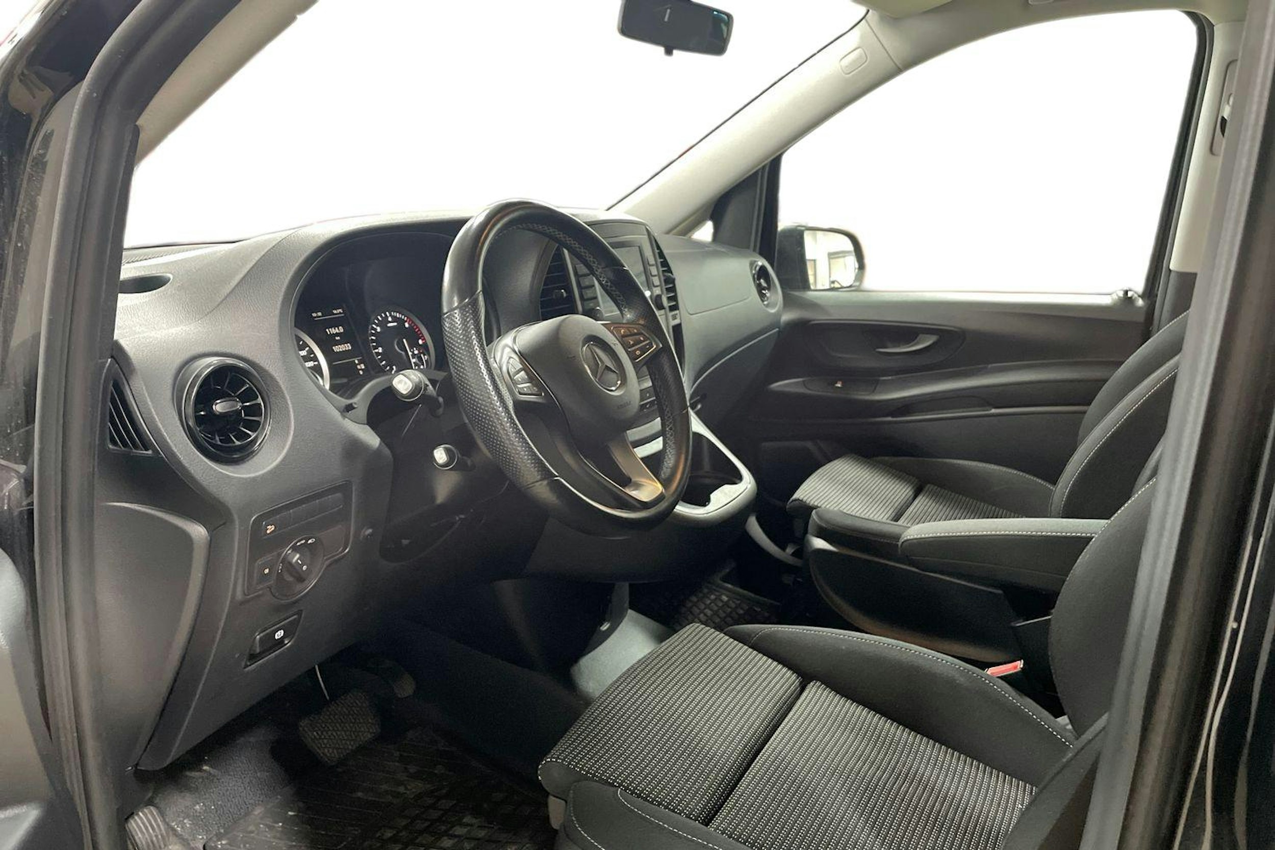 Musta Mercedes-Benz VITO 2022 kuva 8.