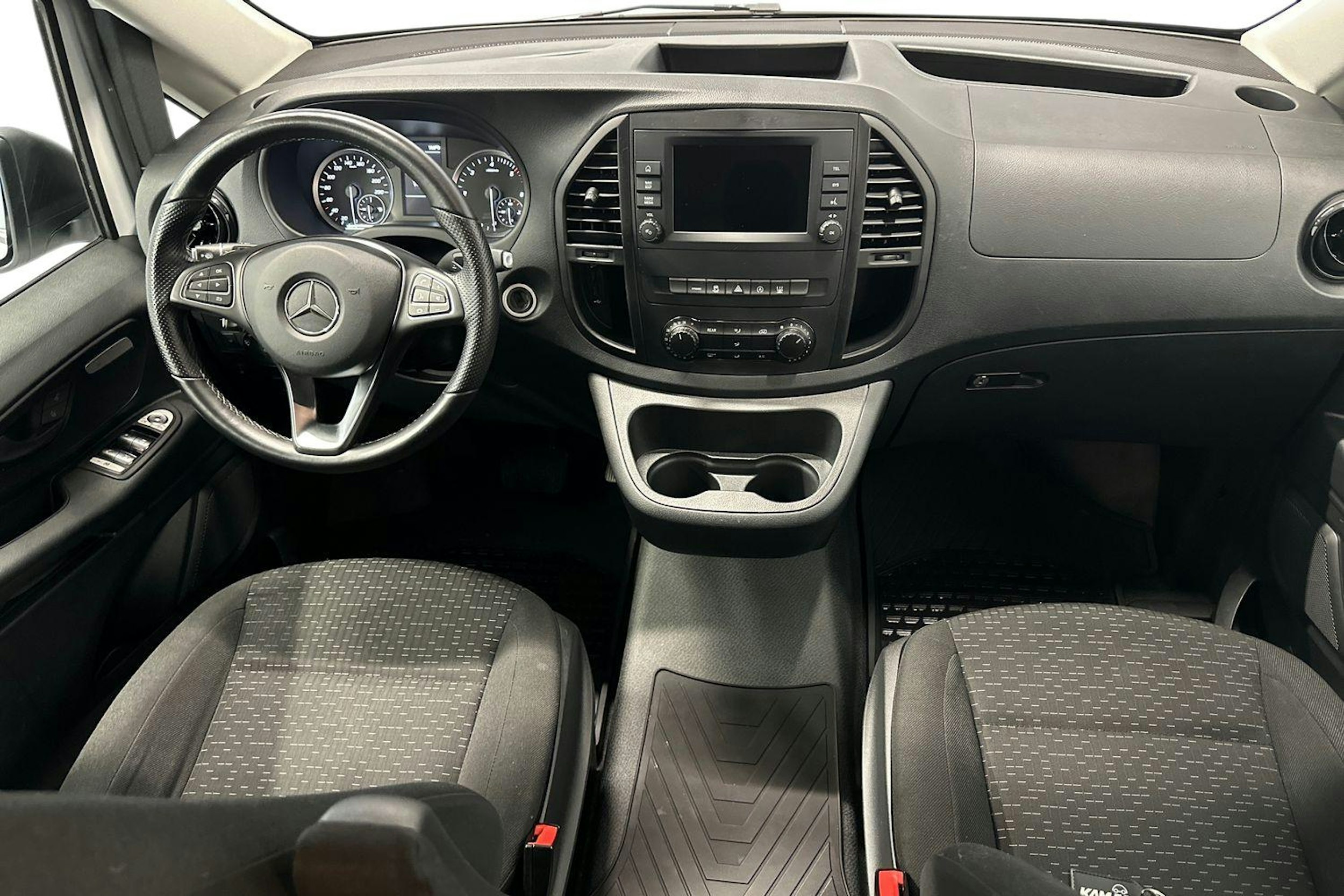 valkoinen Mercedes-Benz Vito 2022 kuva 7.