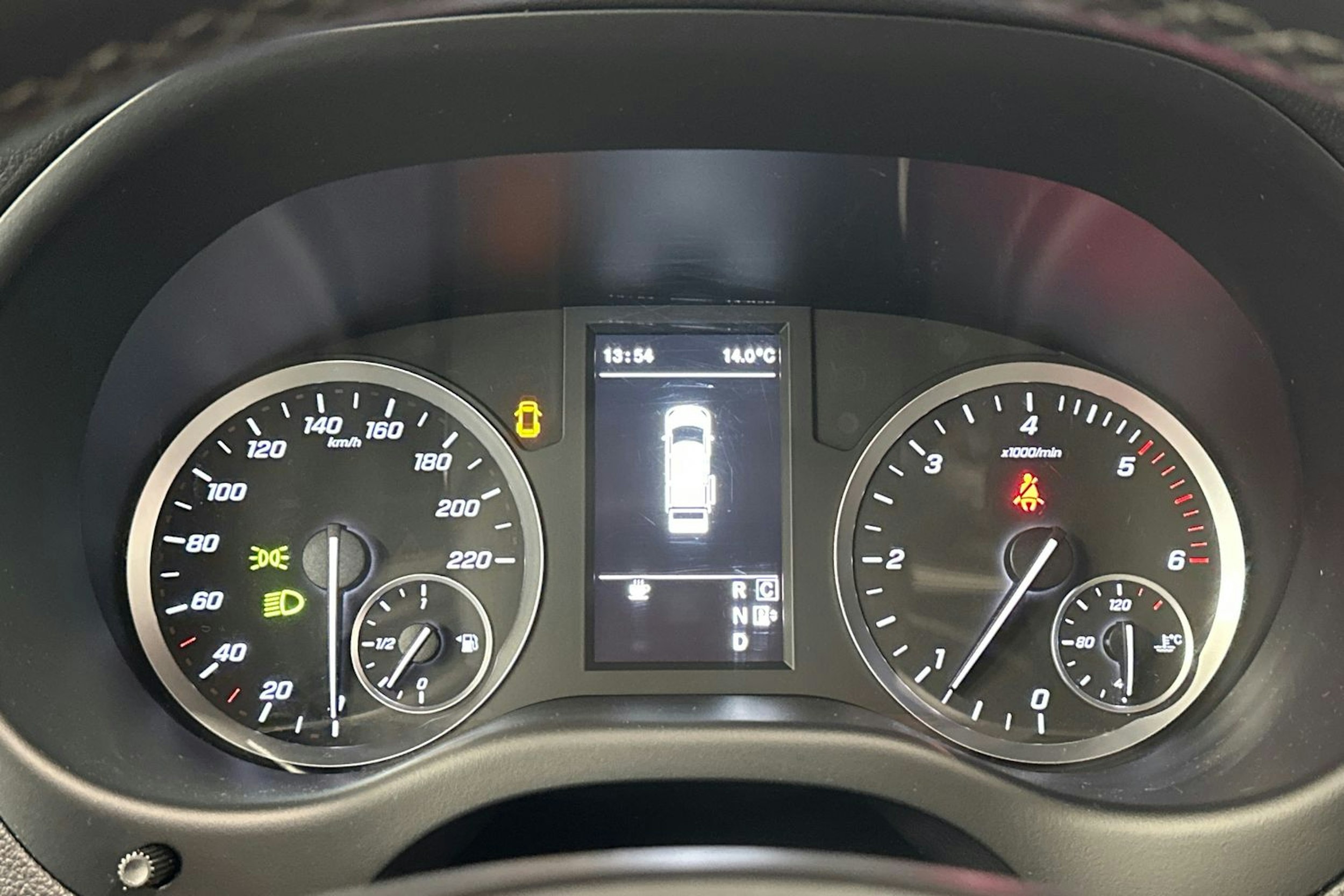 valkoinen Mercedes-Benz Vito 2022 kuva 12.