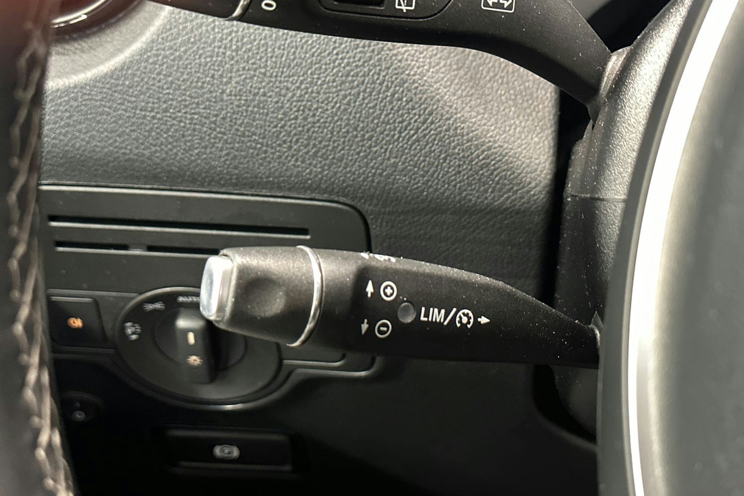 valkoinen Mercedes-Benz Vito 2022 kuva 13.