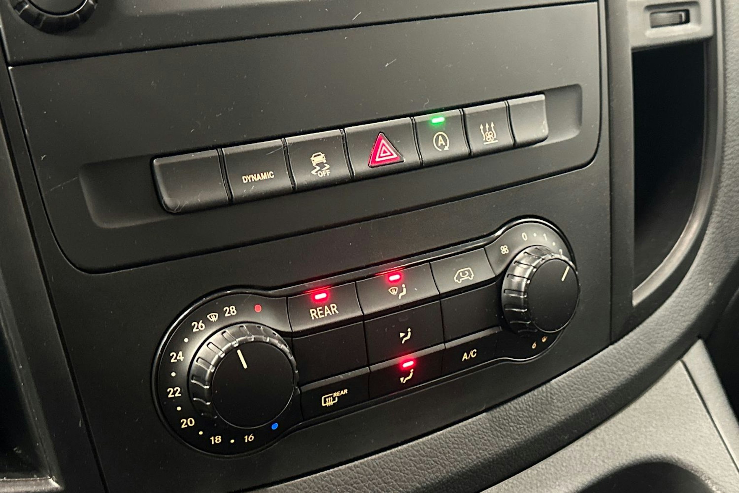 valkoinen Mercedes-Benz Vito 2022 kuva 15.