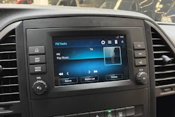 valkoinen Mercedes-Benz Vito 2022 kuva 23.