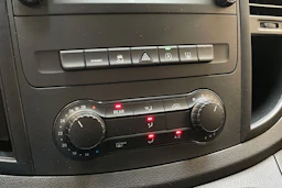 valkoinen Mercedes-Benz Vito 2022 kuva 24.