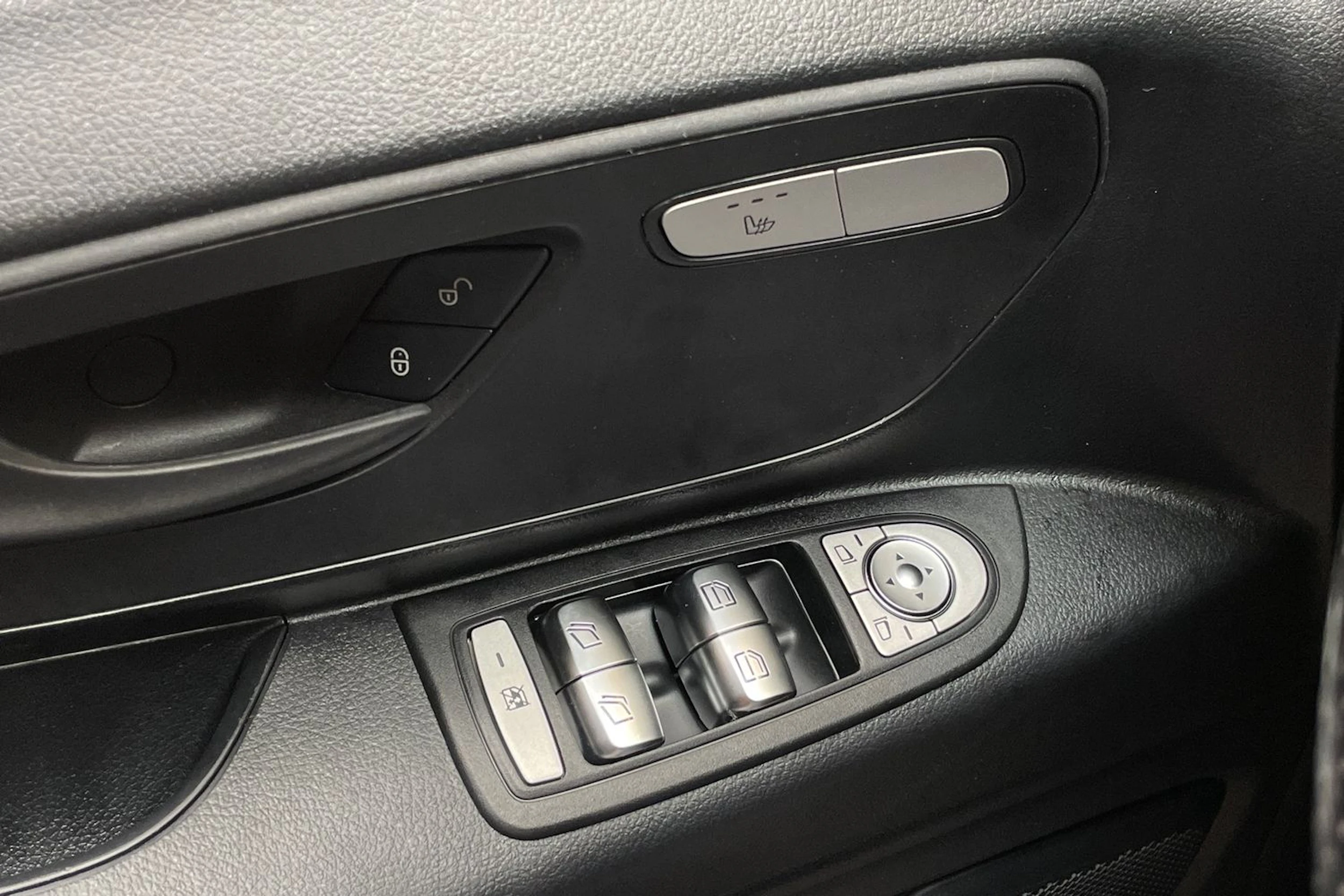 valkoinen Mercedes-Benz Vito 2022 kuva 25.
