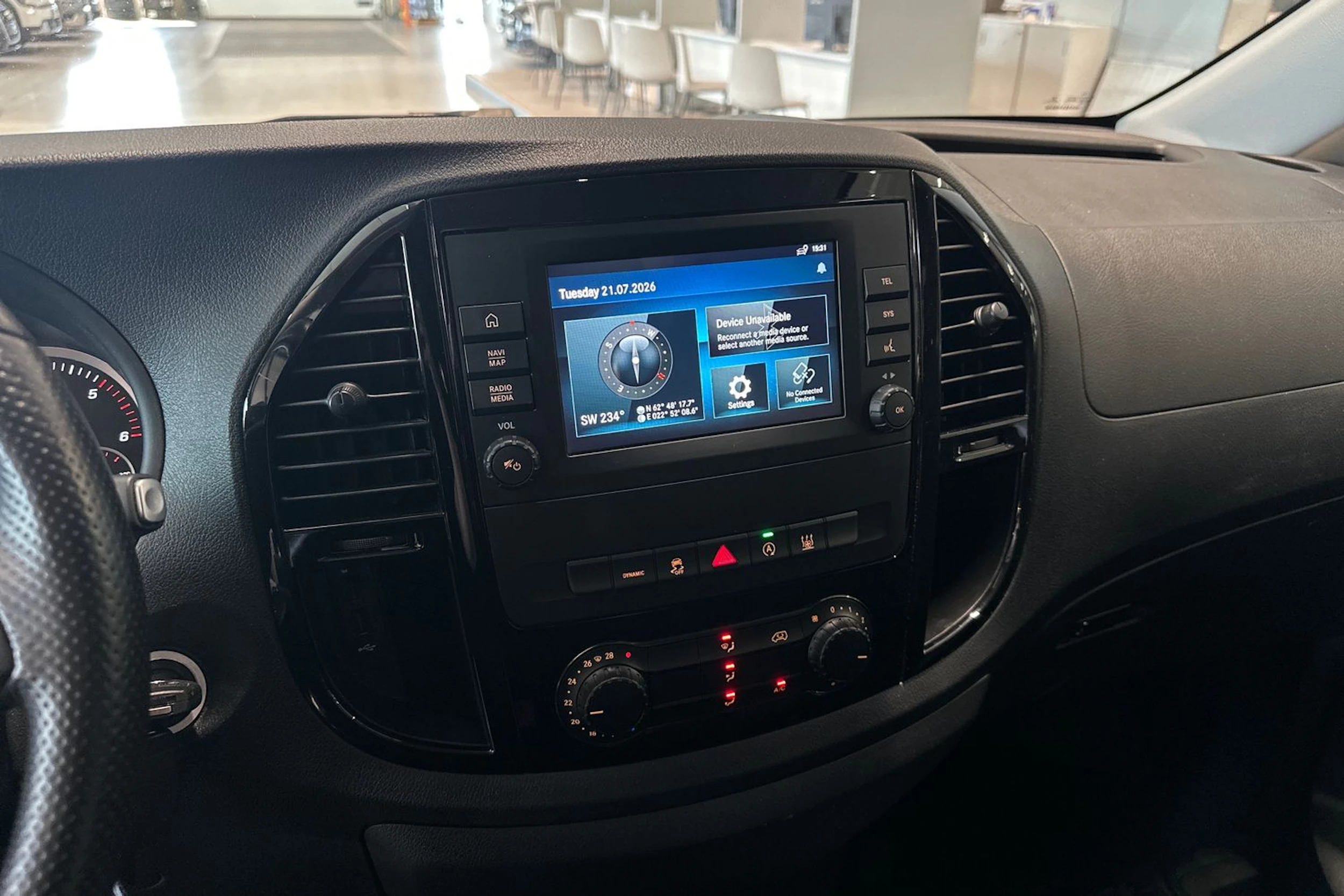 punainen Mercedes-Benz Vito 2022 kuva 4.