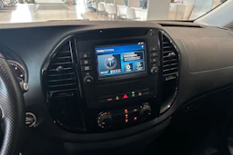 punainen Mercedes-Benz Vito 2022 kuva 4.